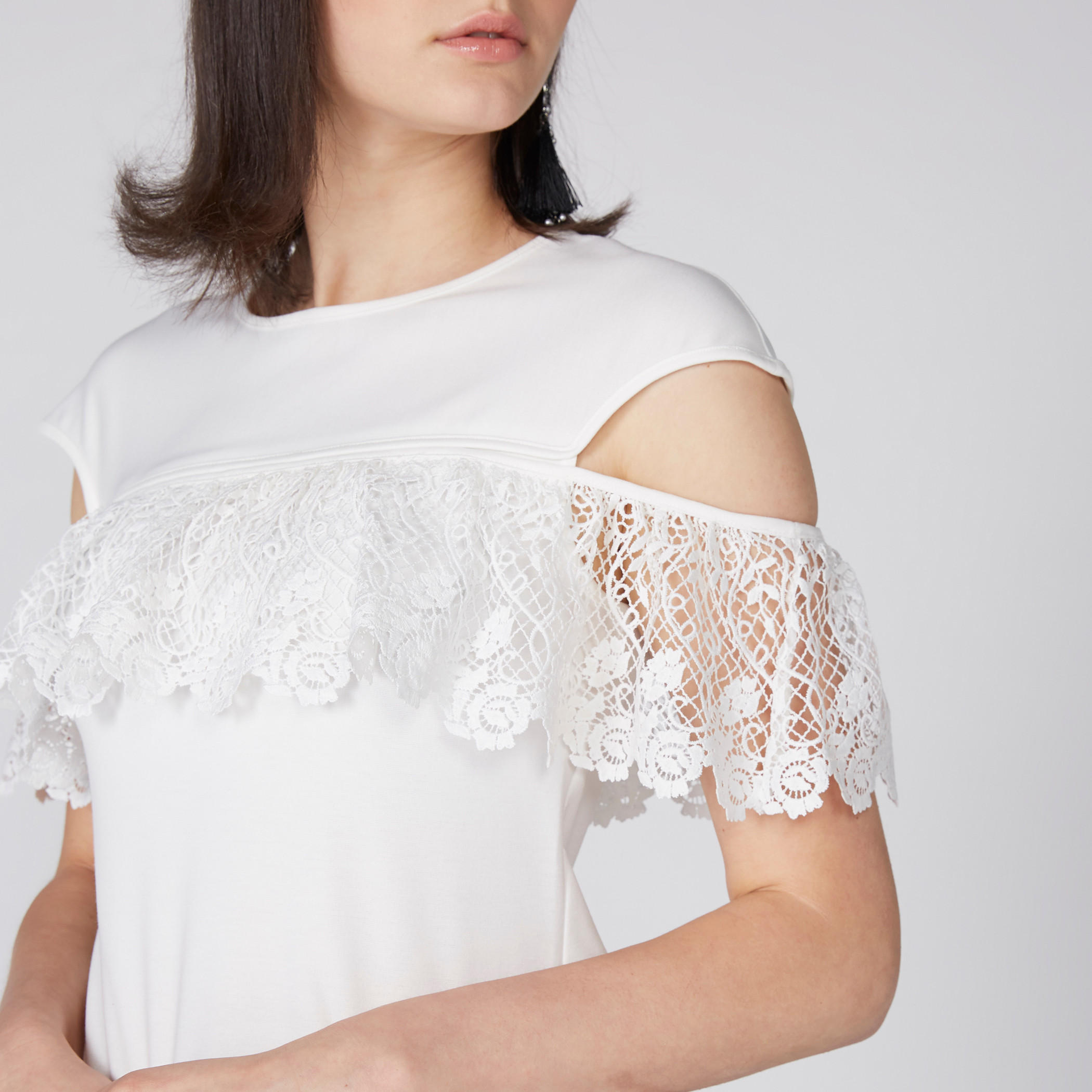 بلوزة بأكمام متصلة وتفاصيل دانتيل-women-clothing-shirtsandblouses-blouses-image-3