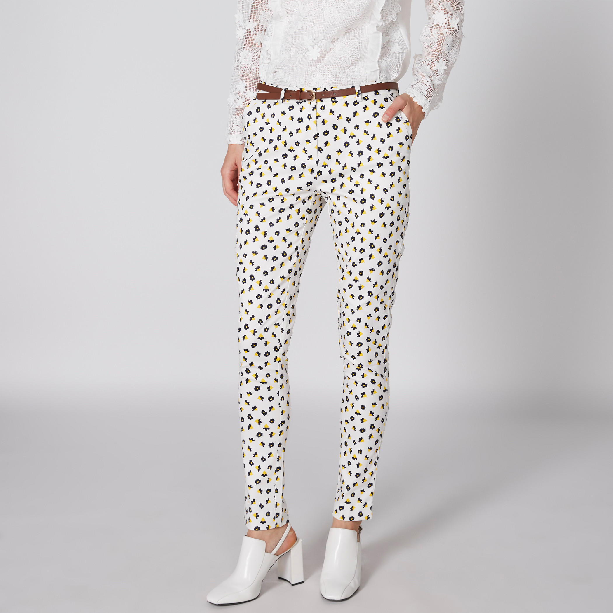 بنطال طويل بجيوب وطبعات وحزام من إيل-women-clothing-bottoms-trousers-image-3