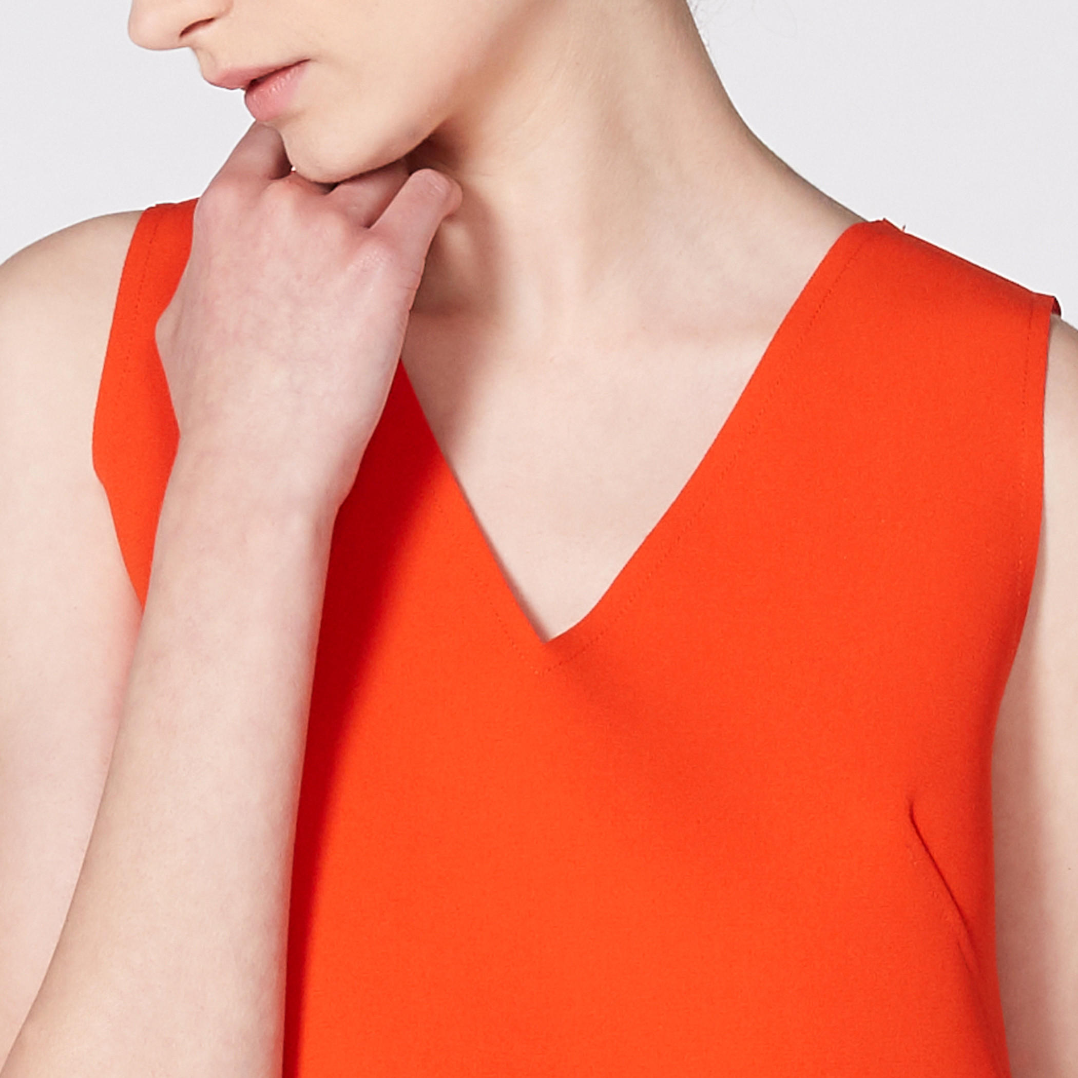 بلوزة قصيرة دون أكمام بياقة V من إيل-women-clothing-shirtsandblouses-blouses-image-2