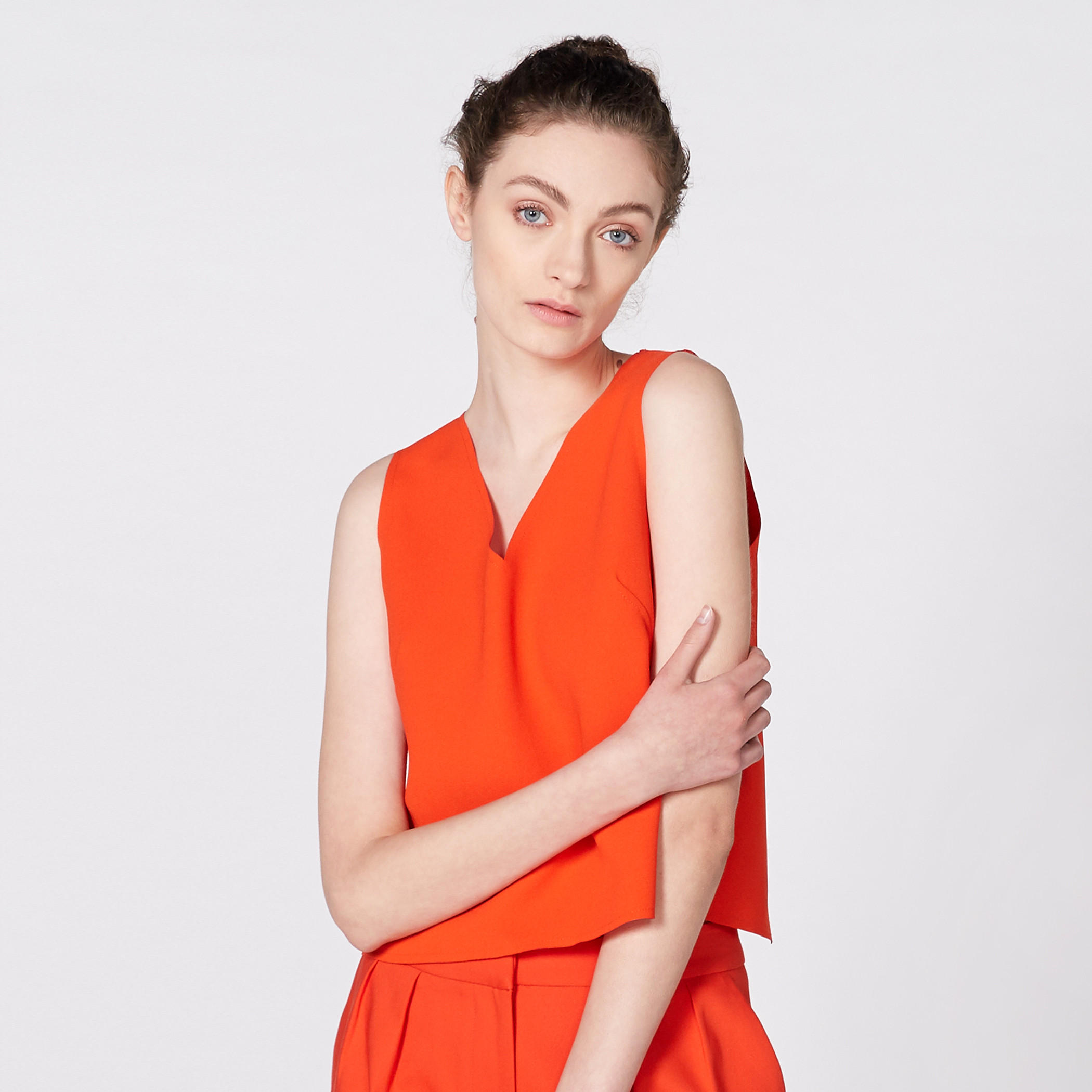 بلوزة قصيرة دون أكمام بياقة V من إيل-women-clothing-shirtsandblouses-blouses-image-4