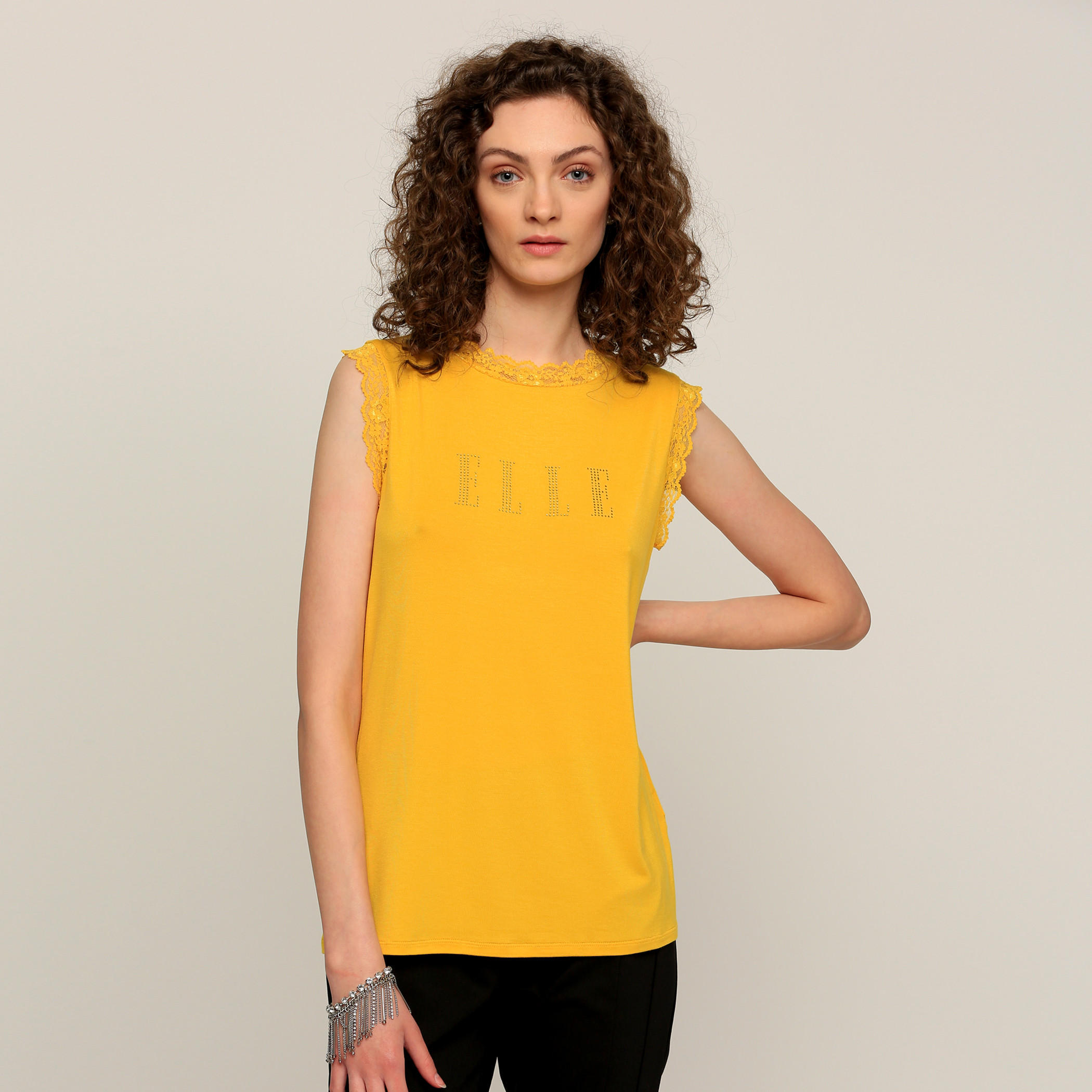 تيشيرت دون أكمام مزيّن بتفاصيل دانتيل من إيل-women-clothing-shirtsandblouses-blouses-image-1