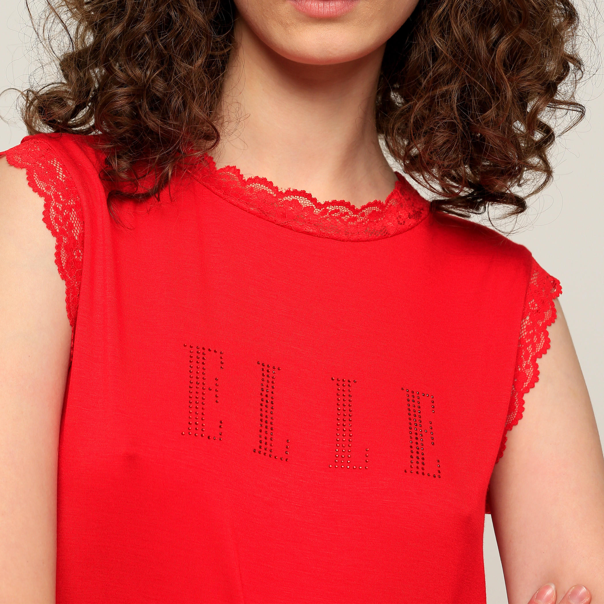 تيشيرت دون أكمام مزيّن بتفاصيل دانتيل من إيل-women-clothing-shirtsandblouses-blouses-image-9