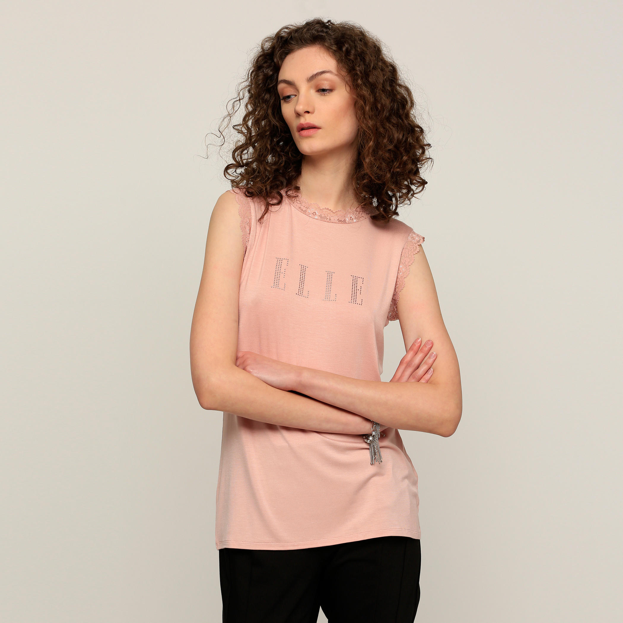 تيشيرت دون أكمام مزيّن بتفاصيل دانتيل من إيل-women-clothing-shirtsandblouses-blouses-image-11