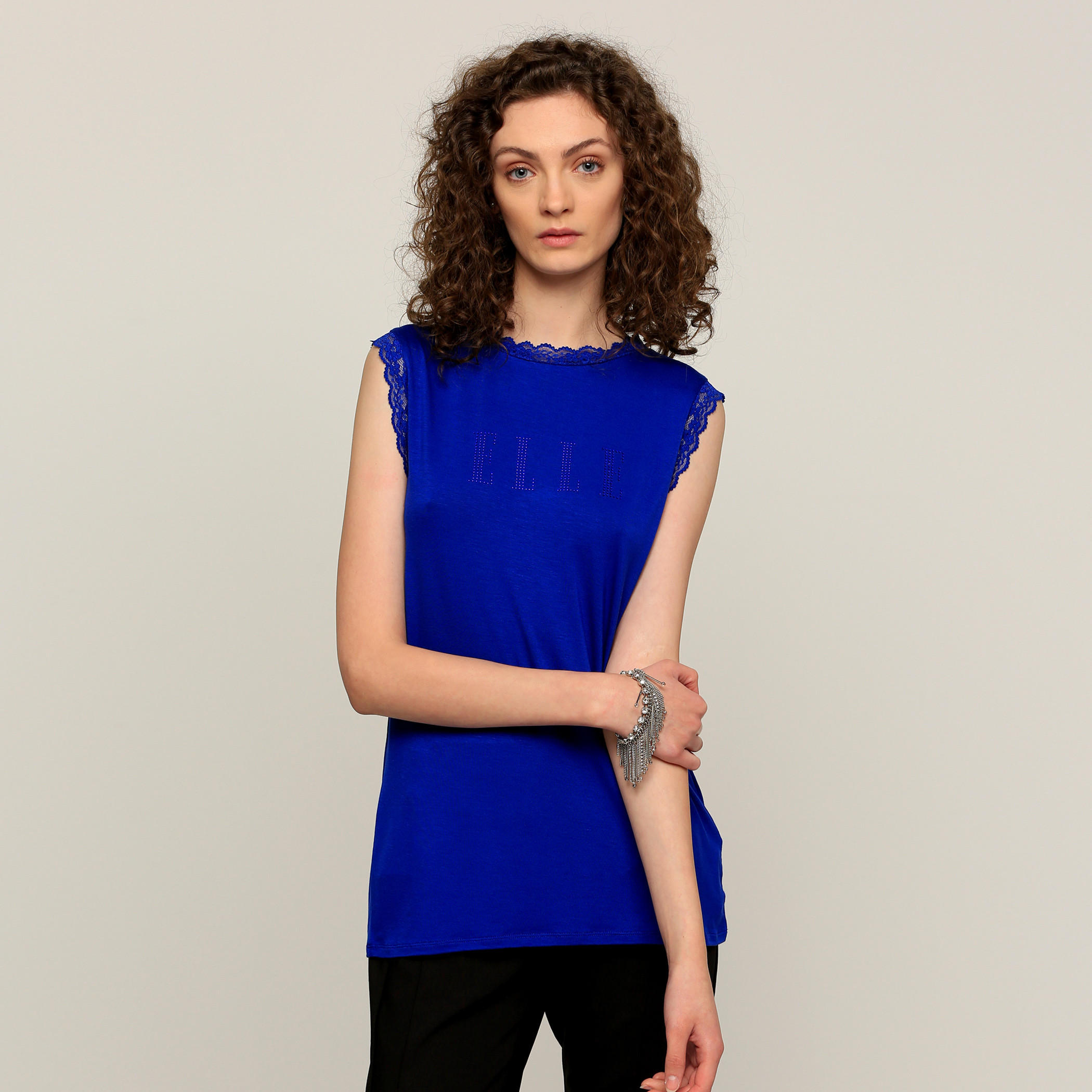 تيشيرت دون أكمام مزيّن بتفاصيل دانتيل من إيل-women-clothing-shirtsandblouses-blouses-image-16