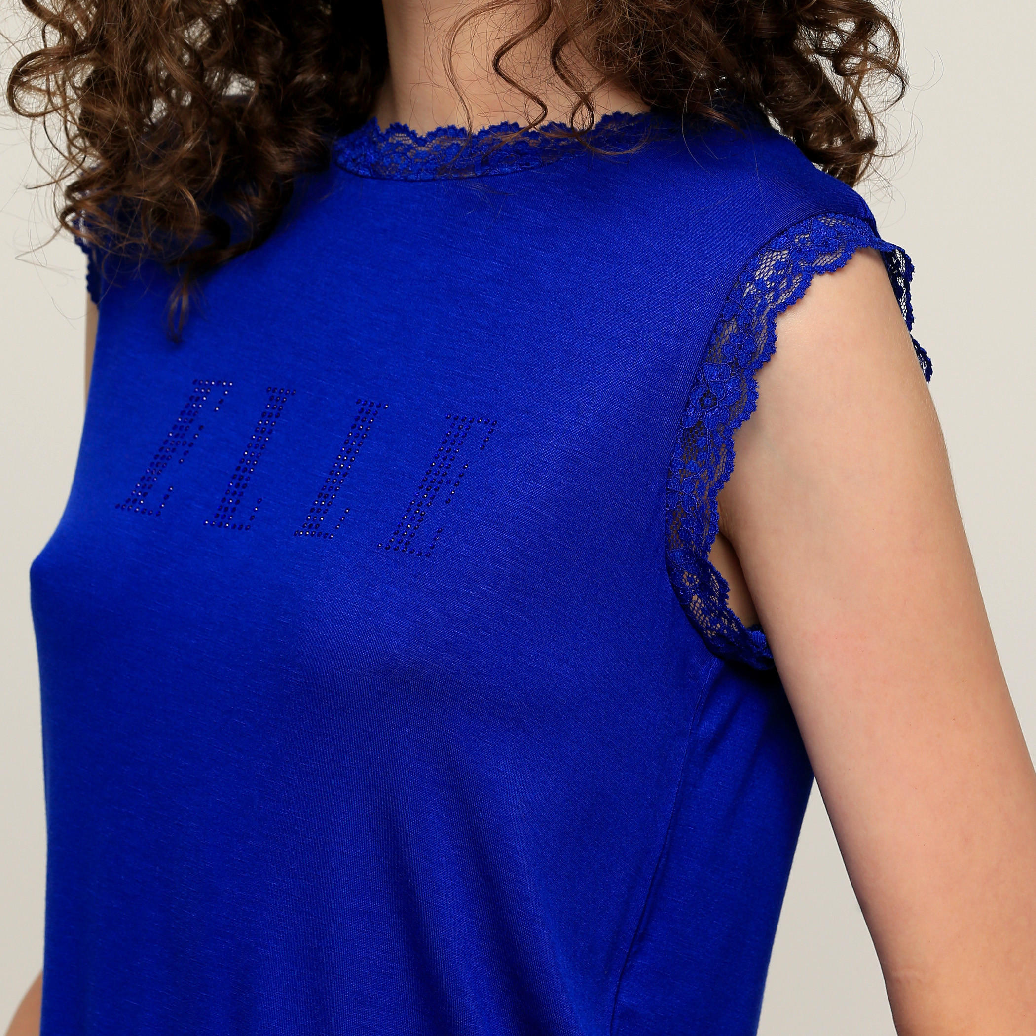 تيشيرت دون أكمام مزيّن بتفاصيل دانتيل من إيل-women-clothing-shirtsandblouses-blouses-image-19