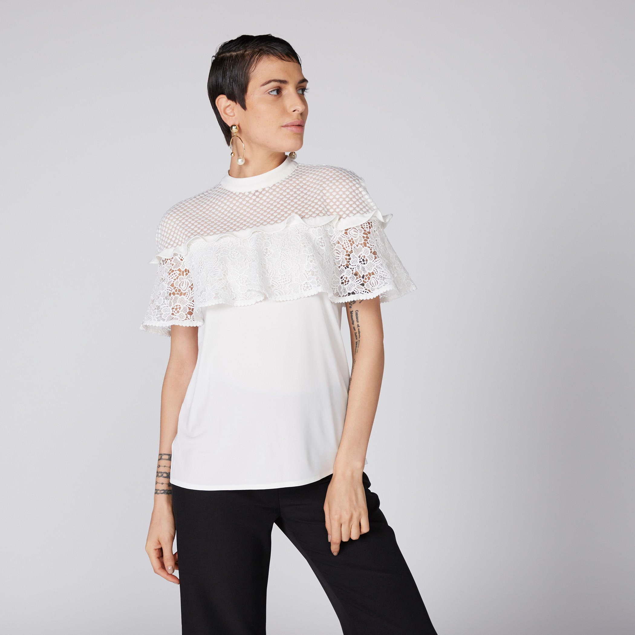 بلوزة بياقة عالية وأكمام قصيرة وتفاصيل دانتيل من إيل-women-clothing-shirtsandblouses-blouses-image-3