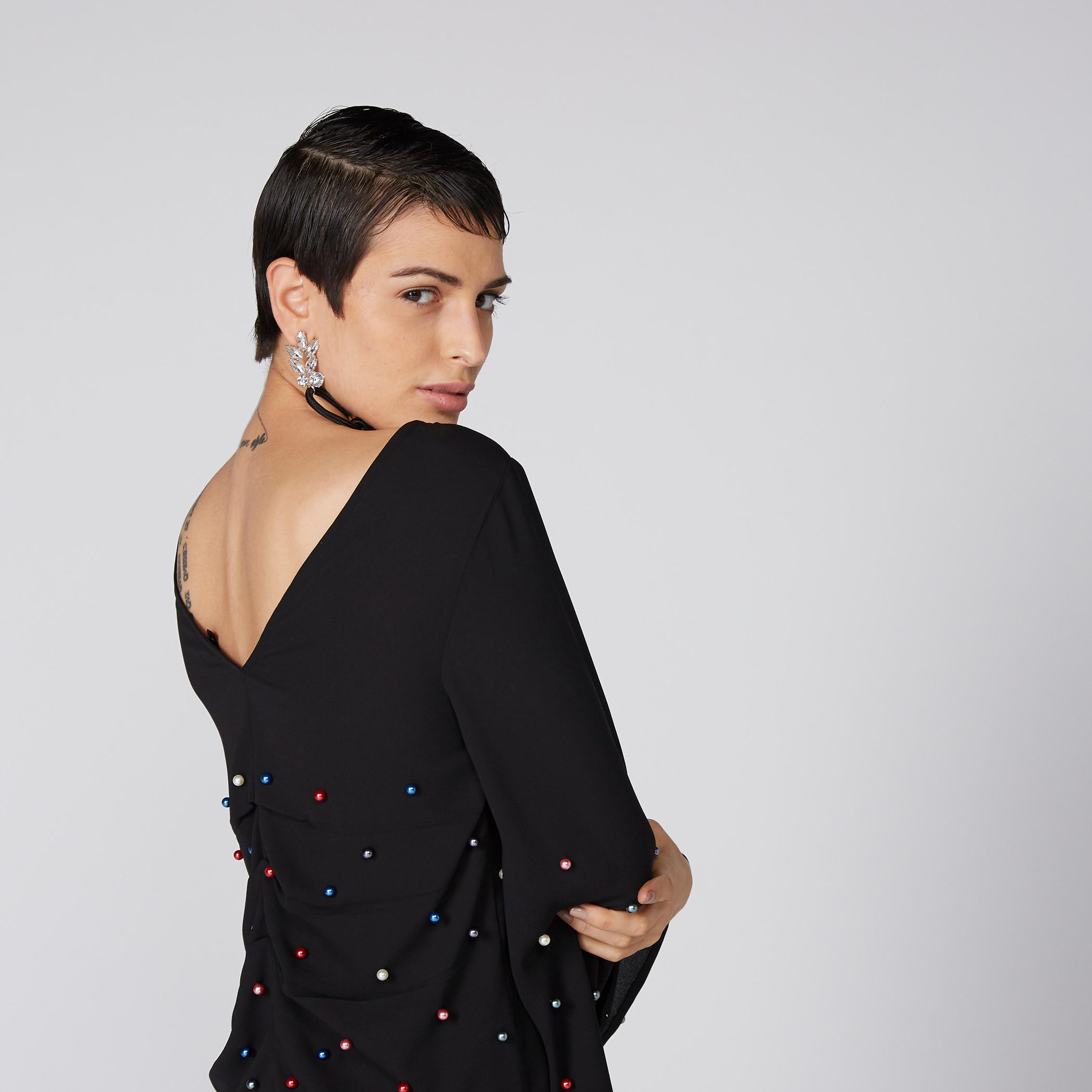 بلوزة مزينة بأكمام واسعة من إيل-women-clothing-shirtsandblouses-blouses-image-1