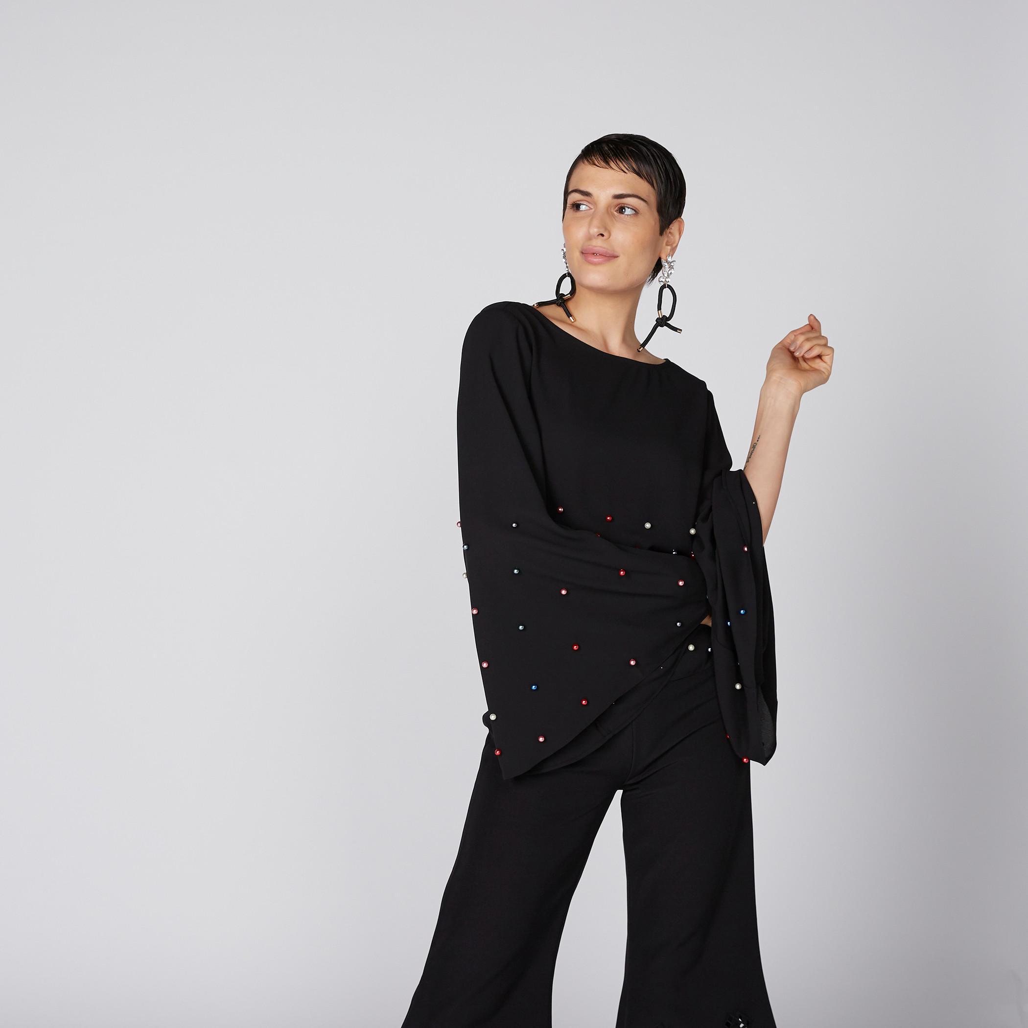 بلوزة مزينة بأكمام واسعة من إيل-women-clothing-shirtsandblouses-blouses-image-2