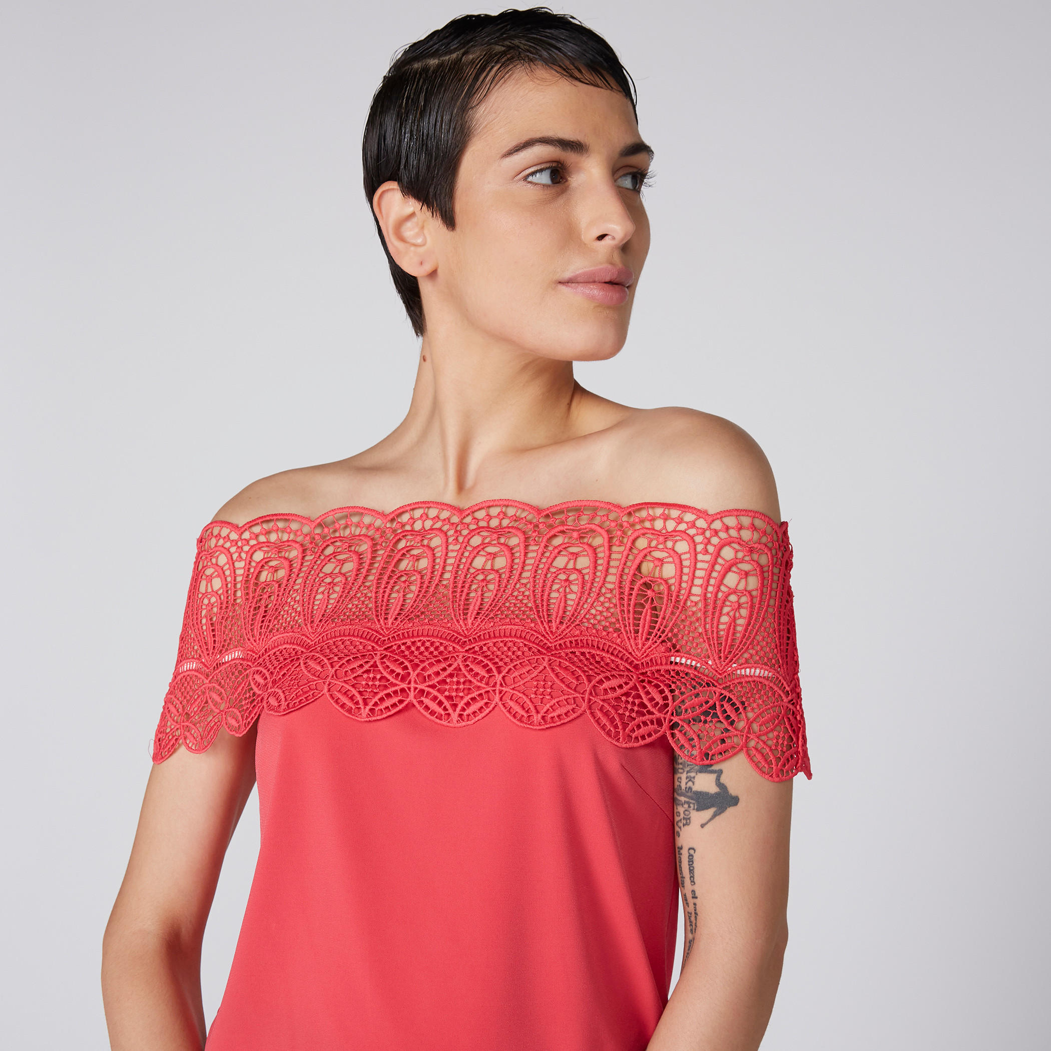 بلوزة مكشوفة الأكتاف بتفاصيل دانتيل من إيل-women-clothing-shirtsandblouses-blouses-image-3