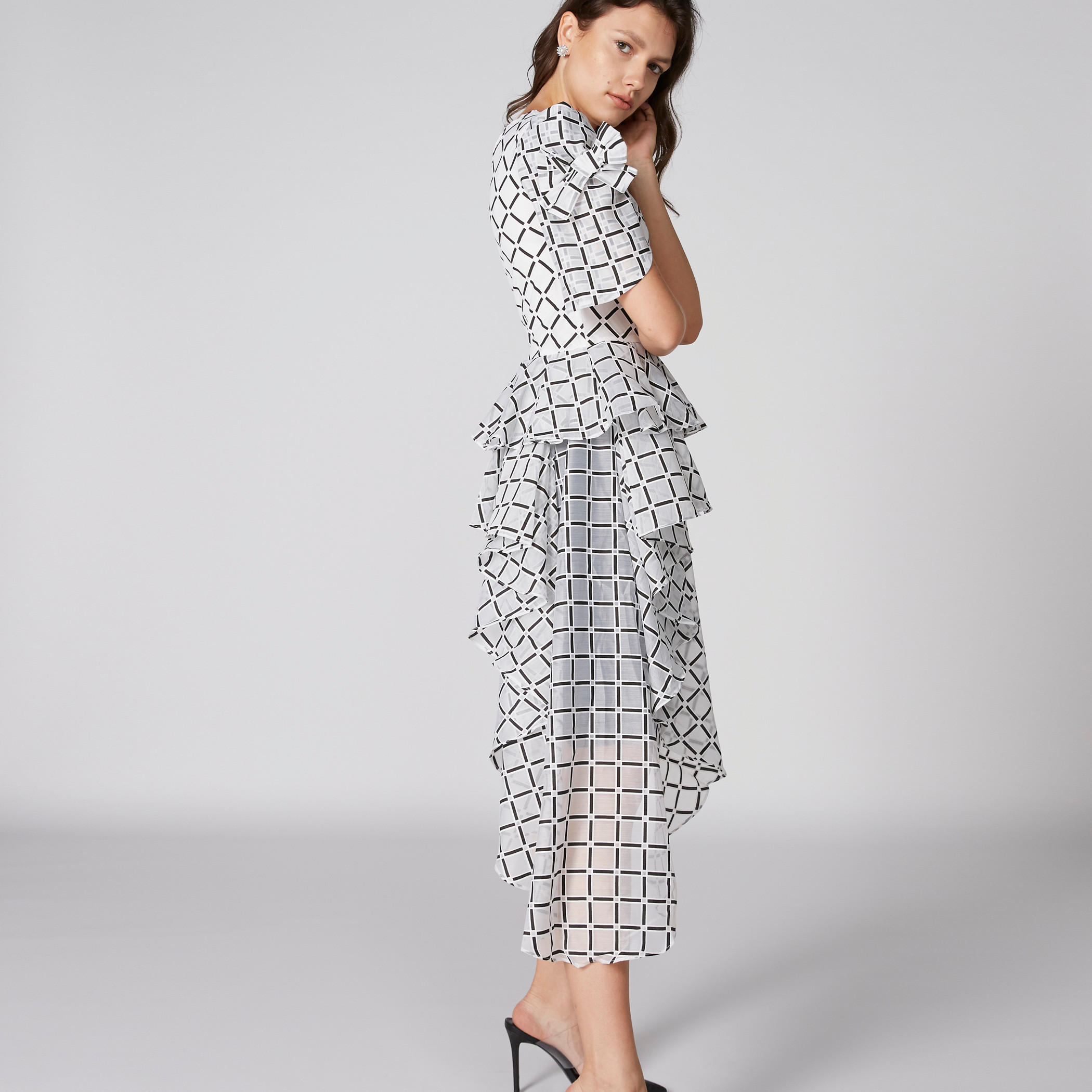 بلوزة بكشكش على الخصر وكتف واحد وفيونكة وتفاصيل كشكش وطبعات من إيل-women-clothing-shirtsandblouses-blouses-image-5