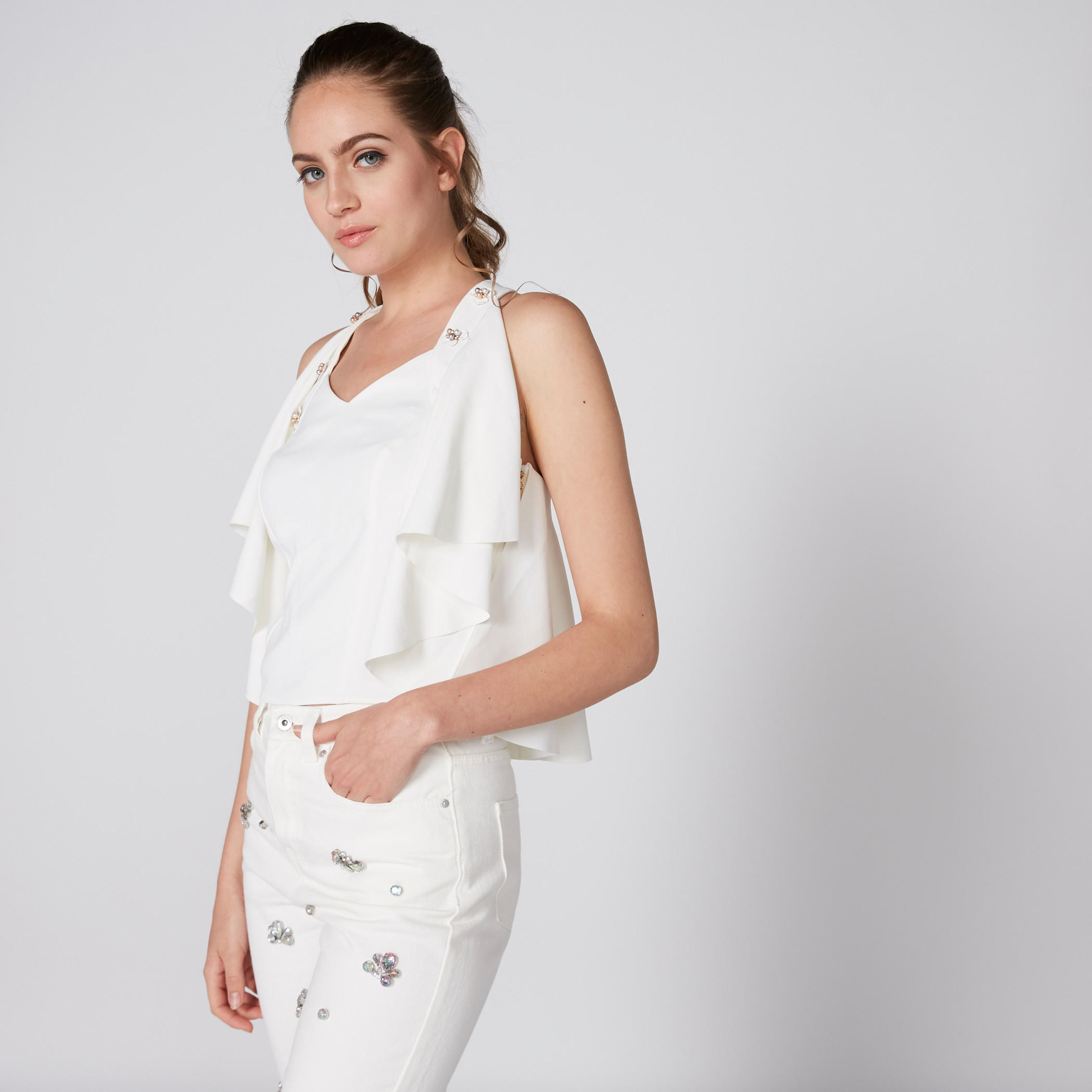 بلوزة مزينة بياقة V حمالة متقاطعة من إيل-women-clothing-shirtsandblouses-blouses-image-4