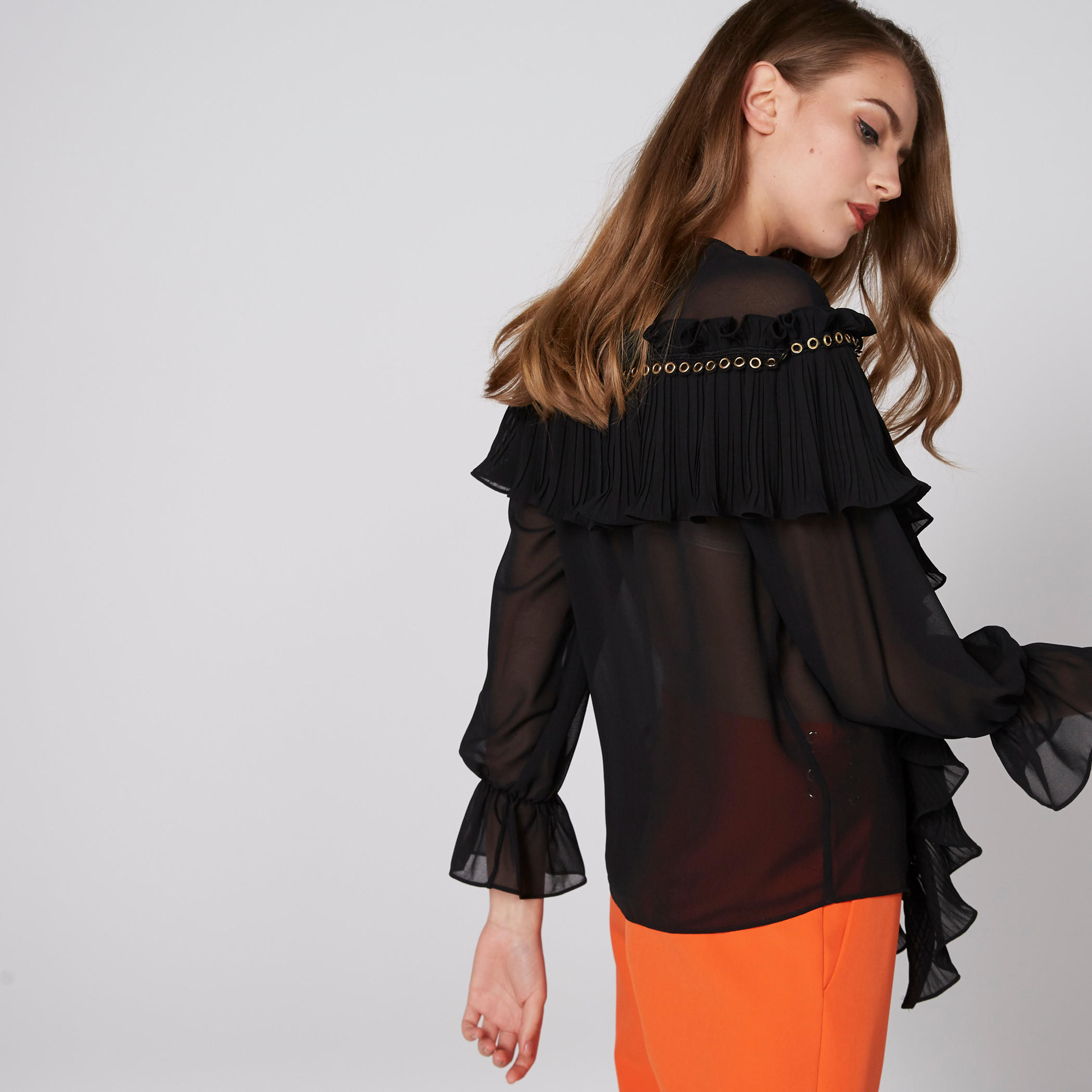بلوزة بياقة V وأكمام طويلة وتفاصيل كشكش من إيل-women-clothing-shirtsandblouses-blouses-image-2