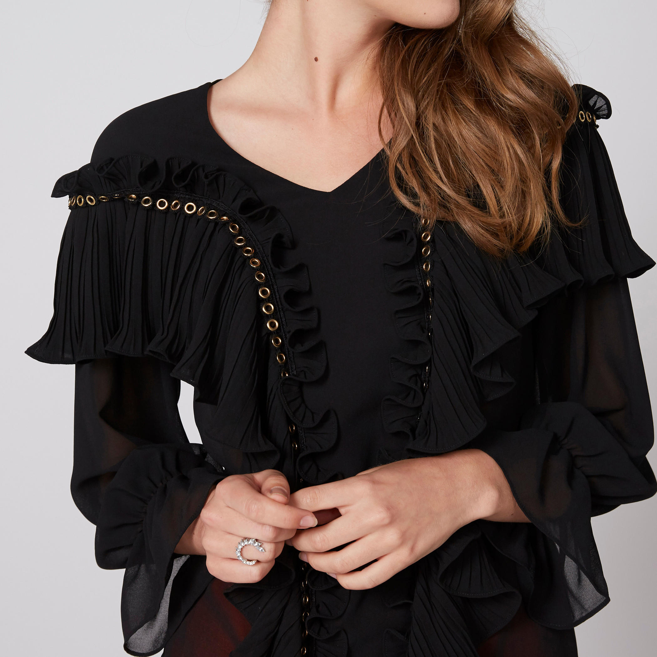 بلوزة بياقة V وأكمام طويلة وتفاصيل كشكش من إيل-women-clothing-shirtsandblouses-blouses-image-3