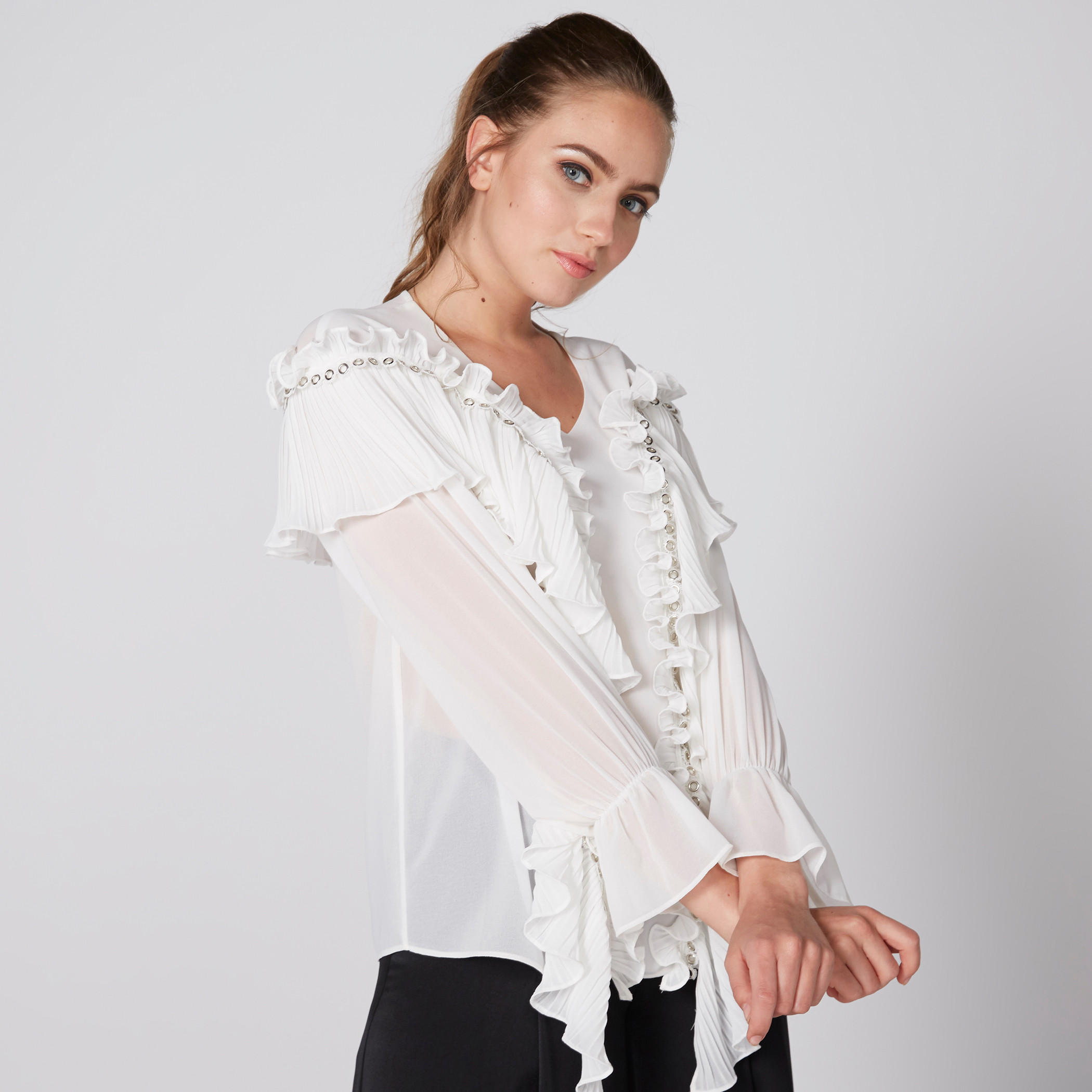 بلوزة بياقة V وأكمام طويلة وتفاصيل دانتيل من إيل-women-clothing-shirtsandblouses-blouses-image-1