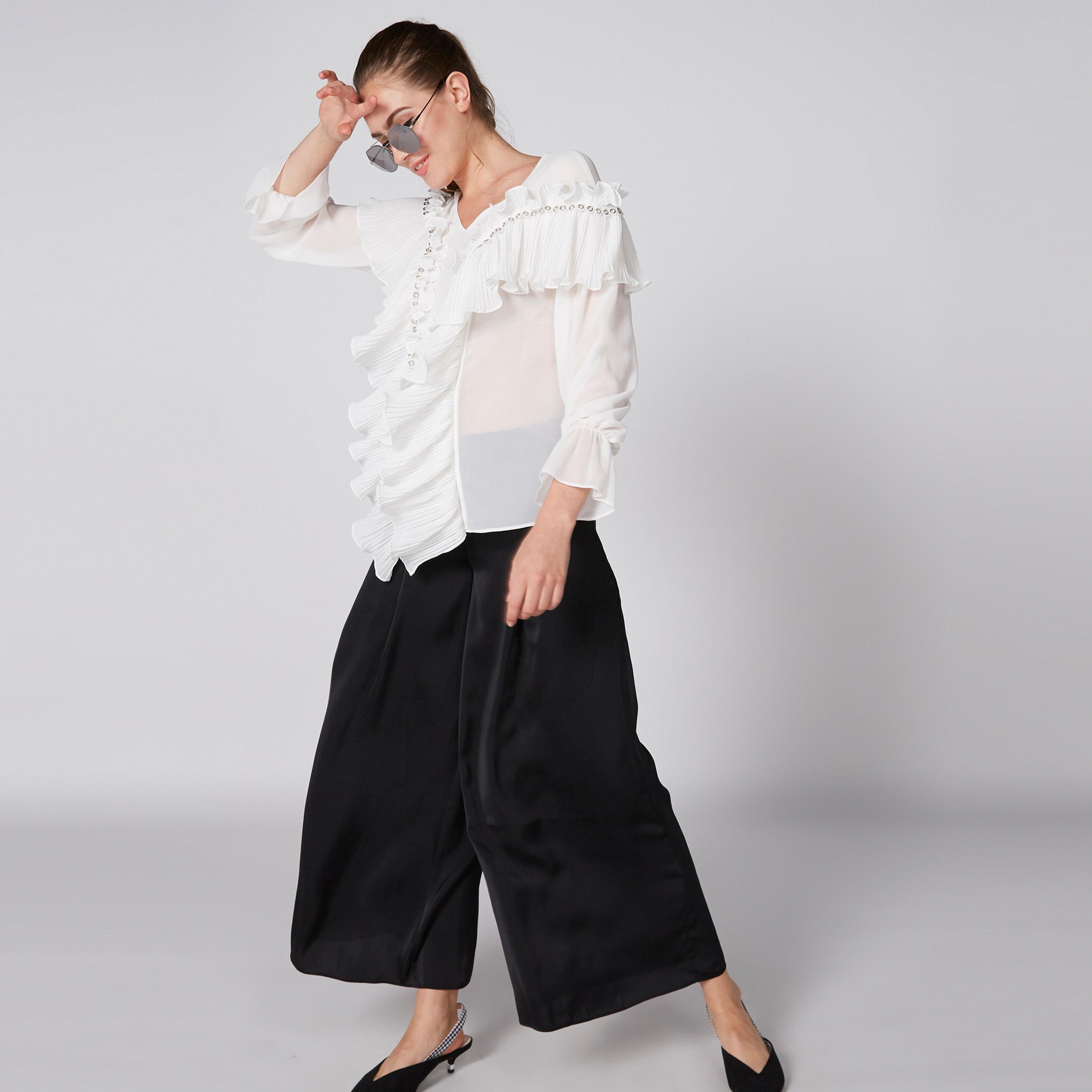 بلوزة بياقة V وأكمام طويلة وتفاصيل دانتيل من إيل-women-clothing-shirtsandblouses-blouses-image-3