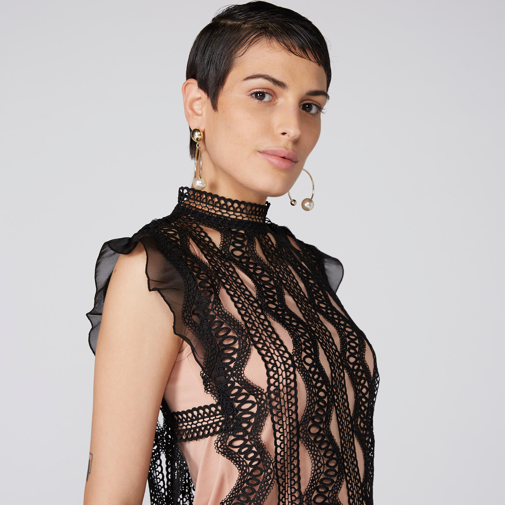 بلوزة متعددة الطبقات بزر إغلاق وتفاصيل دانتيل-women-clothing-shirtsandblouses-blouses-image-1