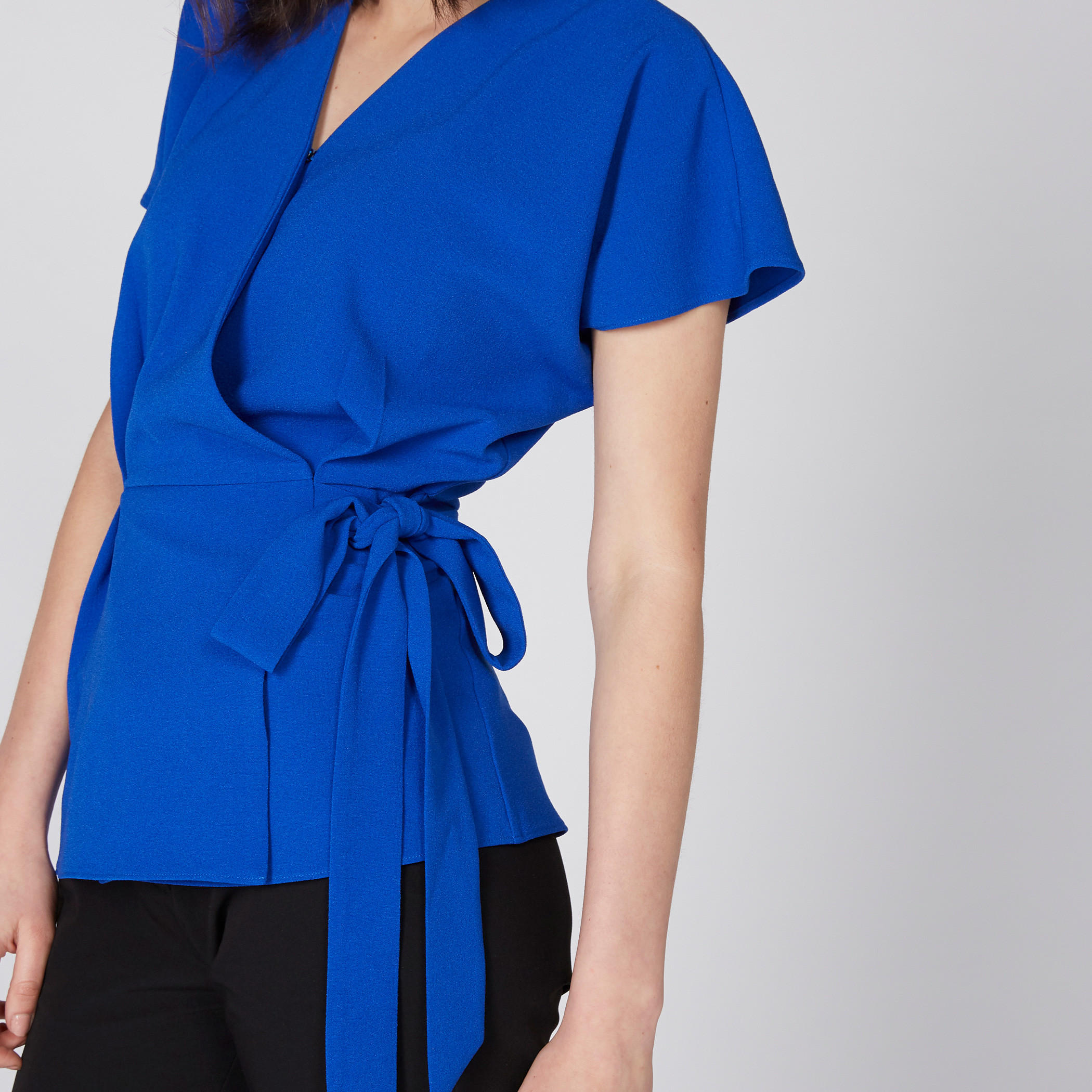 بلوزة بأكمام قصيرة ورباط-women-clothing-shirtsandblouses-blouses-image-3
