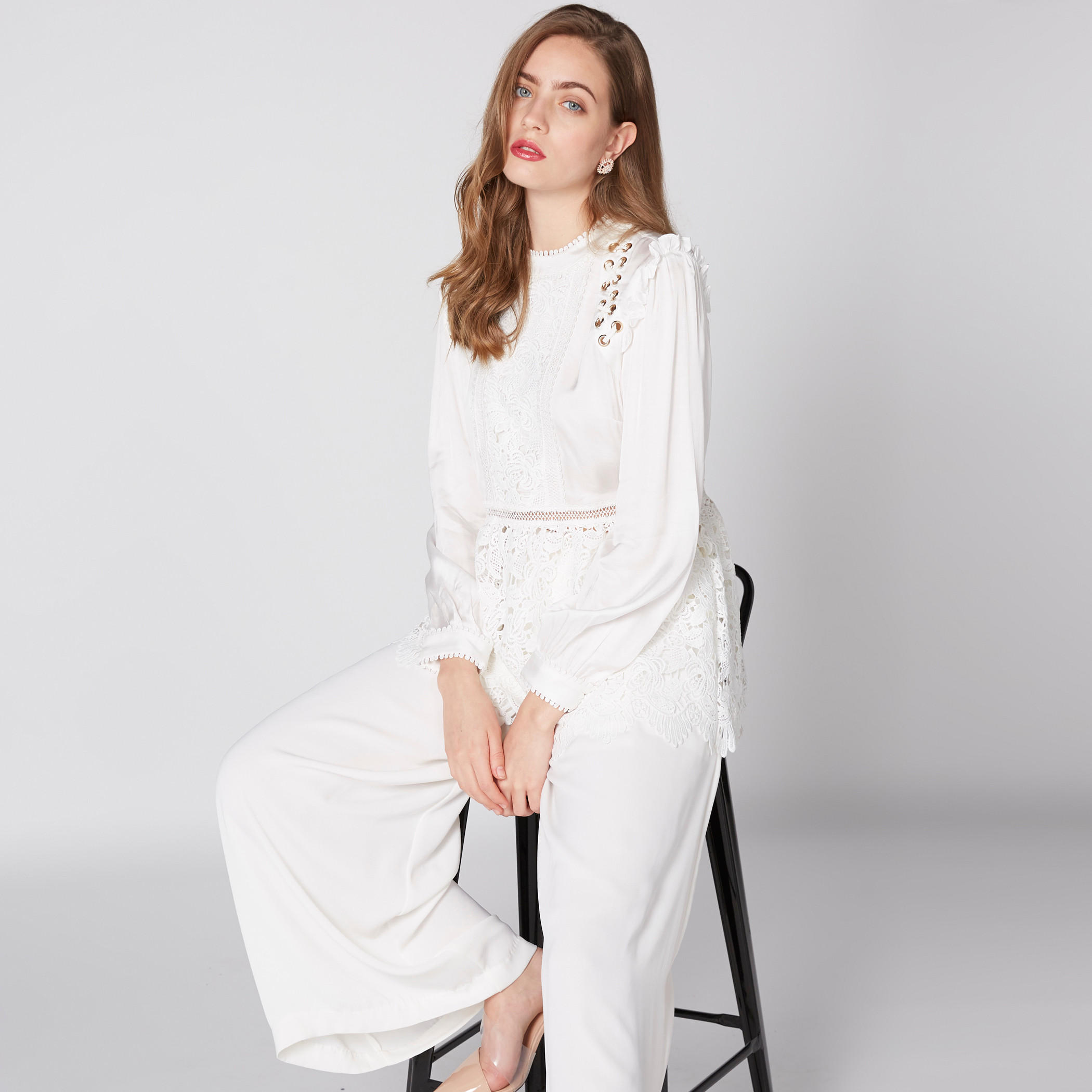 بلوزة بأكمام طويلة وحلقات وكشكش على الخصر من إيل-women-clothing-shirtsandblouses-blouses-image-1