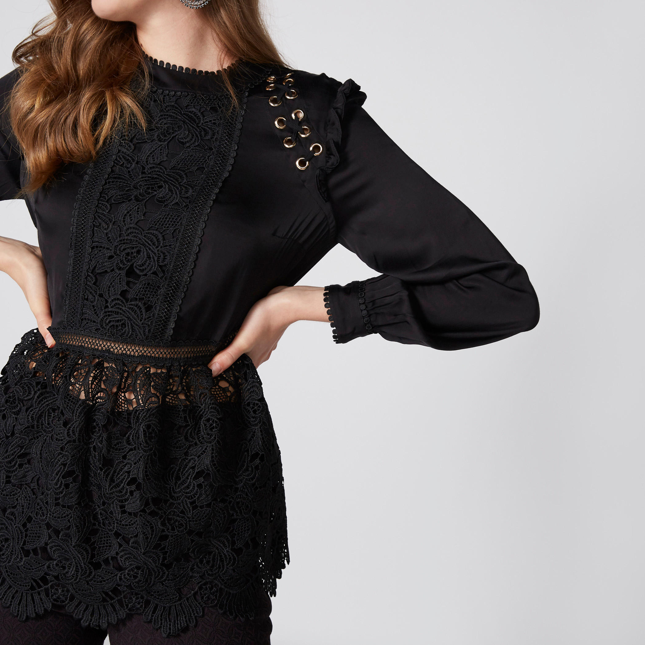 بلوزة بياقة مستديرة وأكمام طويلة وتفاصيل دانتيل من إيل-women-clothing-shirtsandblouses-blouses-image-2