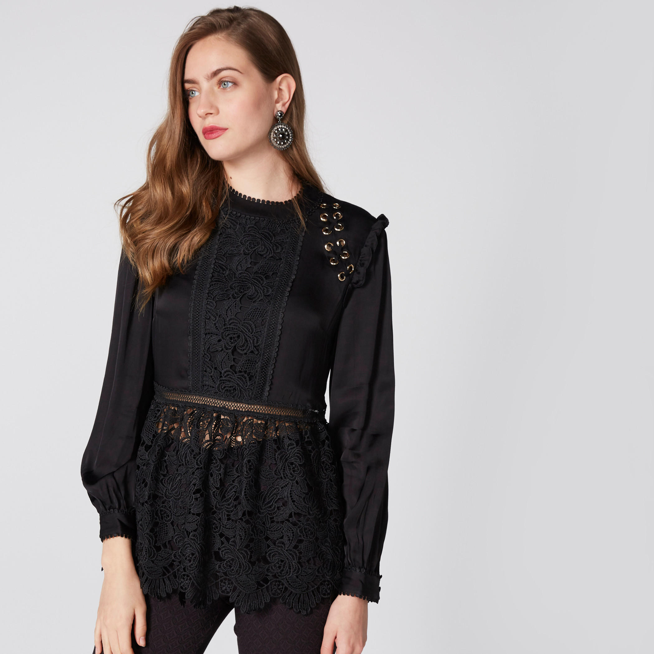 بلوزة بياقة مستديرة وأكمام طويلة وتفاصيل دانتيل من إيل-women-clothing-shirtsandblouses-blouses-image-3