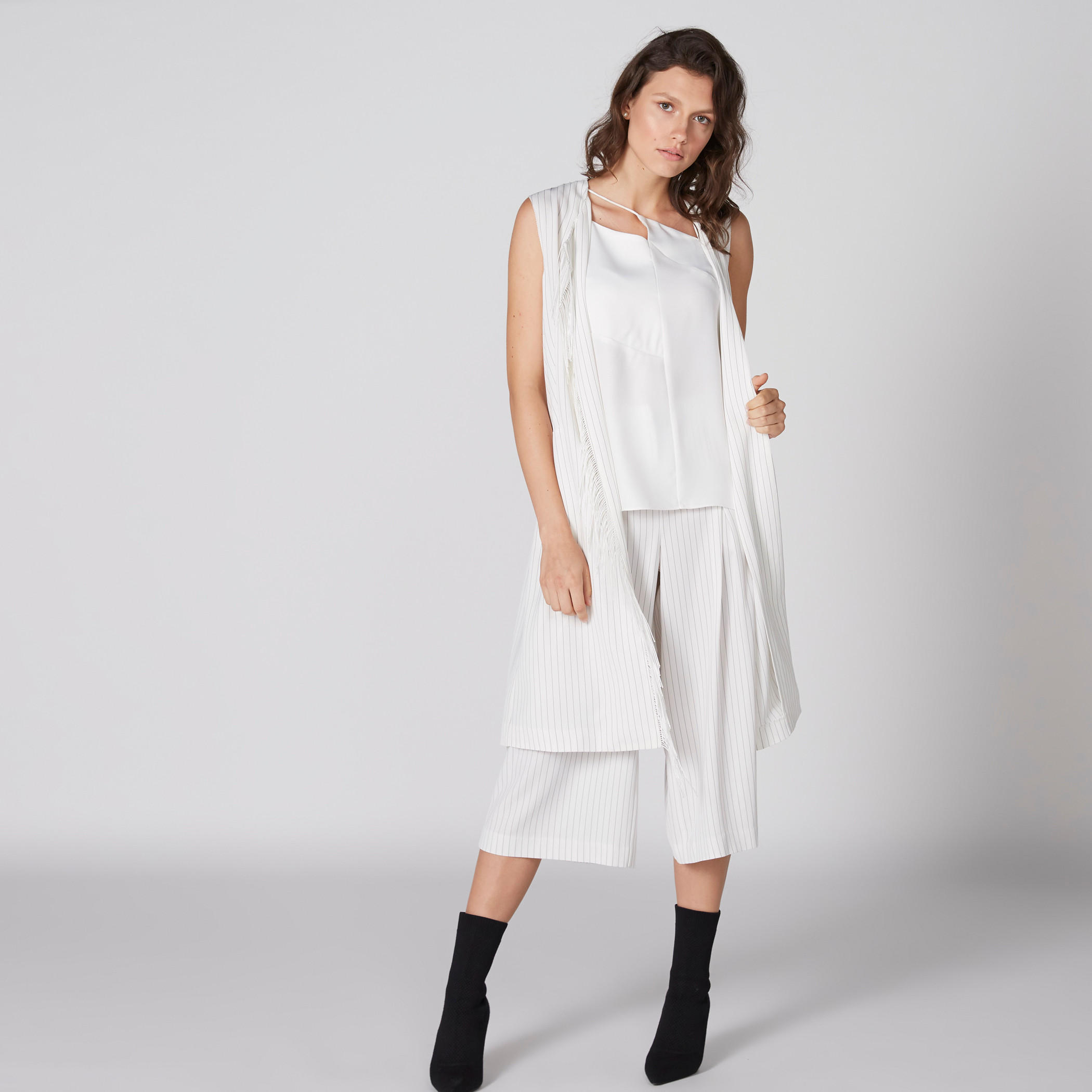 بلوزة مفرّغة بحمالات رفيعة من إيل-women-clothing-shirtsandblouses-blouses-image-1