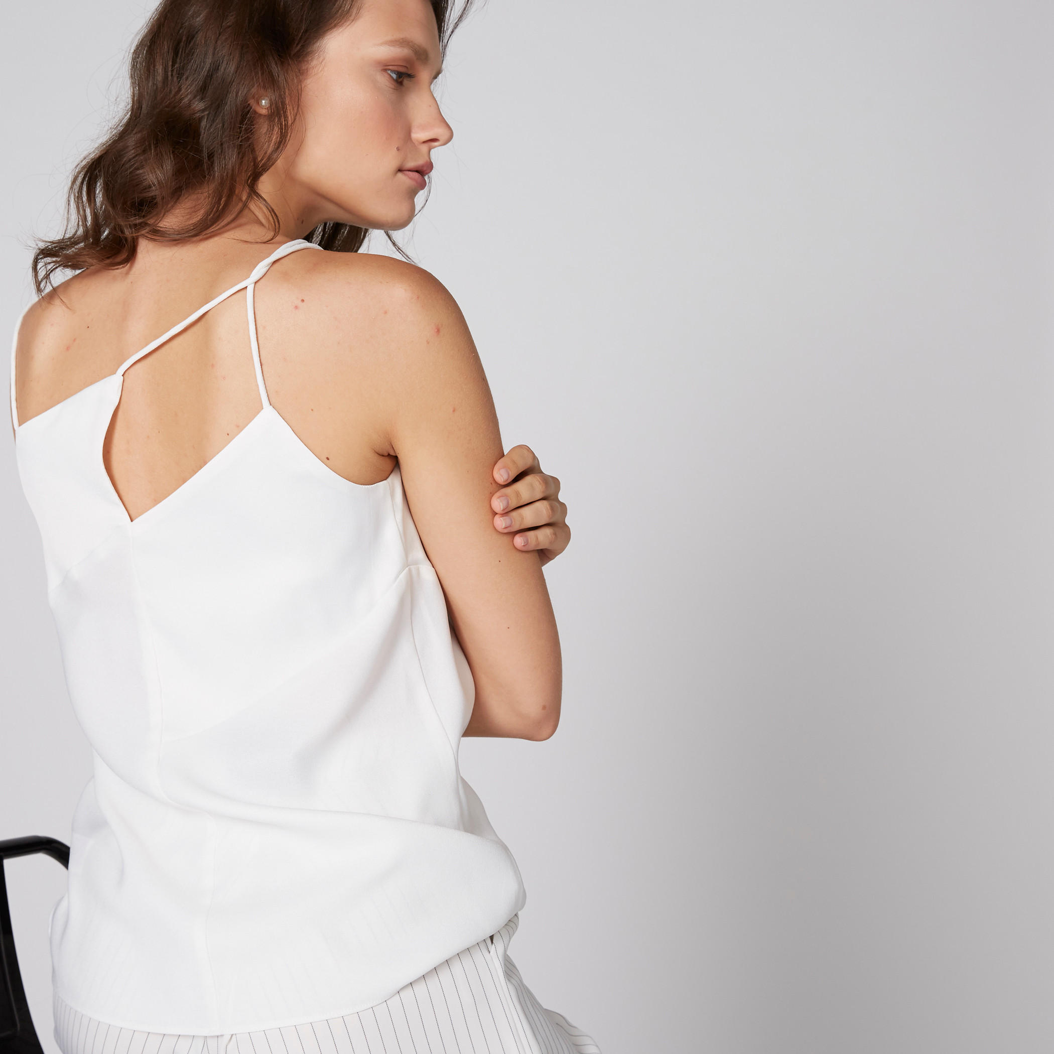بلوزة مفرّغة بحمالات رفيعة من إيل-women-clothing-shirtsandblouses-blouses-image-2