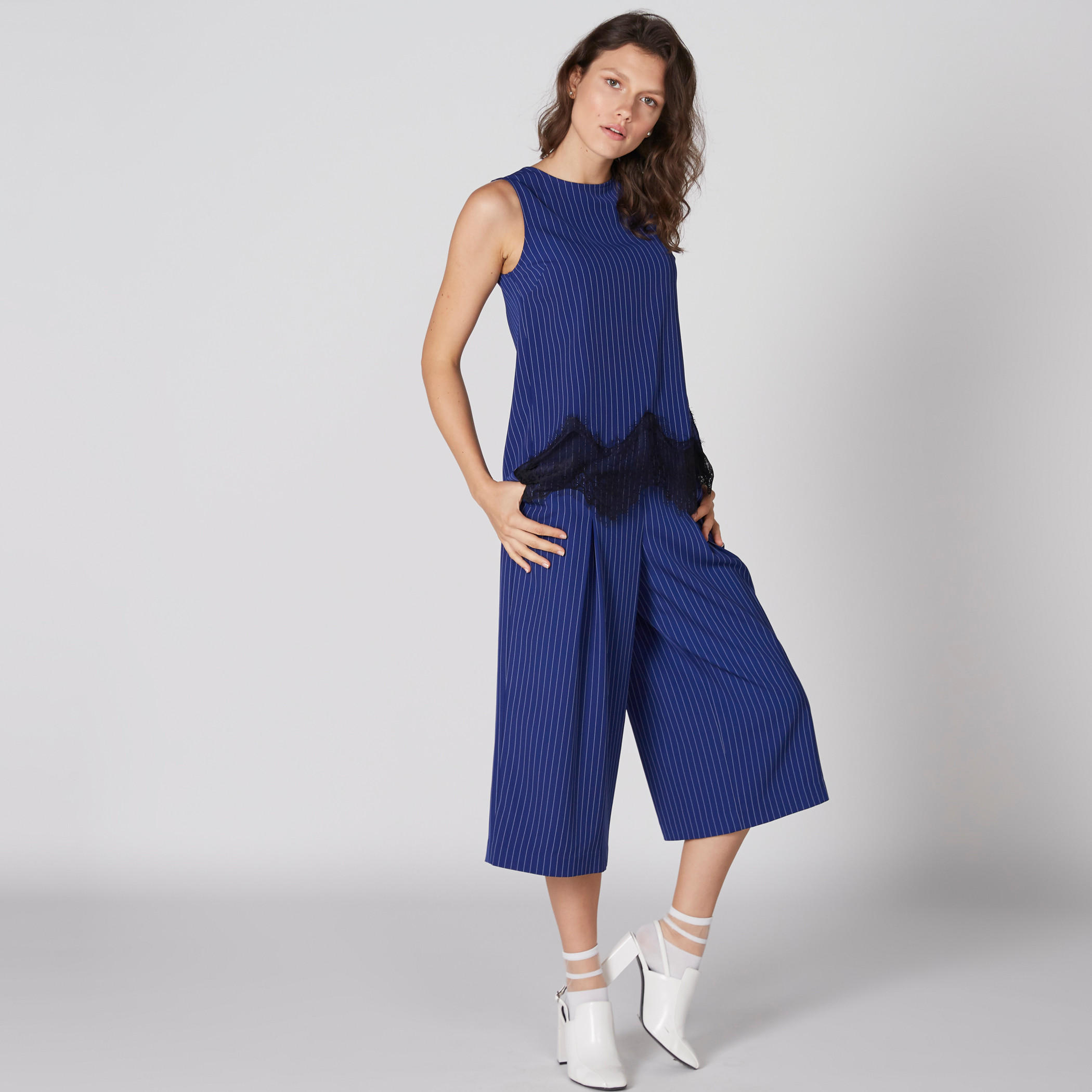 بلوزة دون أكمام بياقة مستديرة وتفاصيل دانتيل من إيل-women-clothing-shirtsandblouses-blouses-image-1