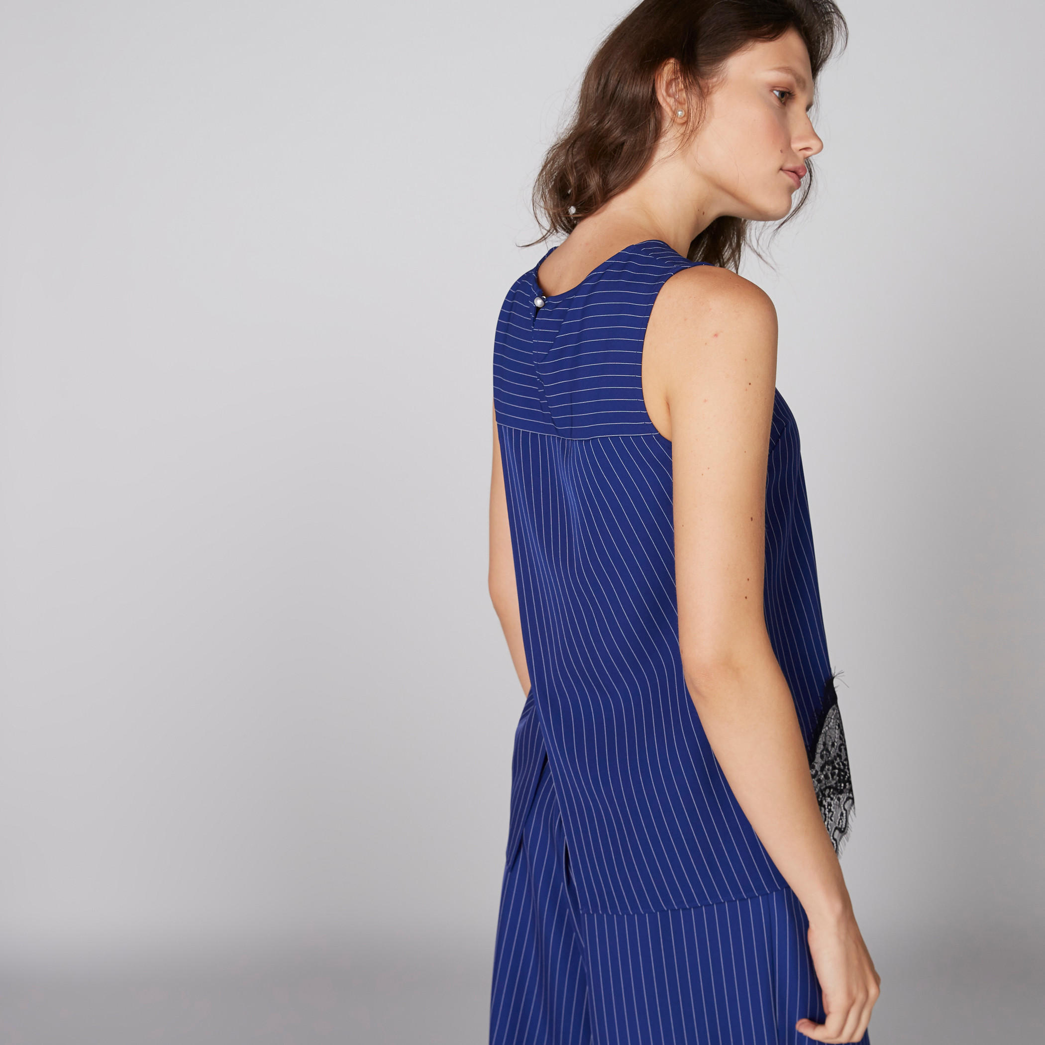 بلوزة دون أكمام بياقة مستديرة وتفاصيل دانتيل من إيل-women-clothing-shirtsandblouses-blouses-image-2
