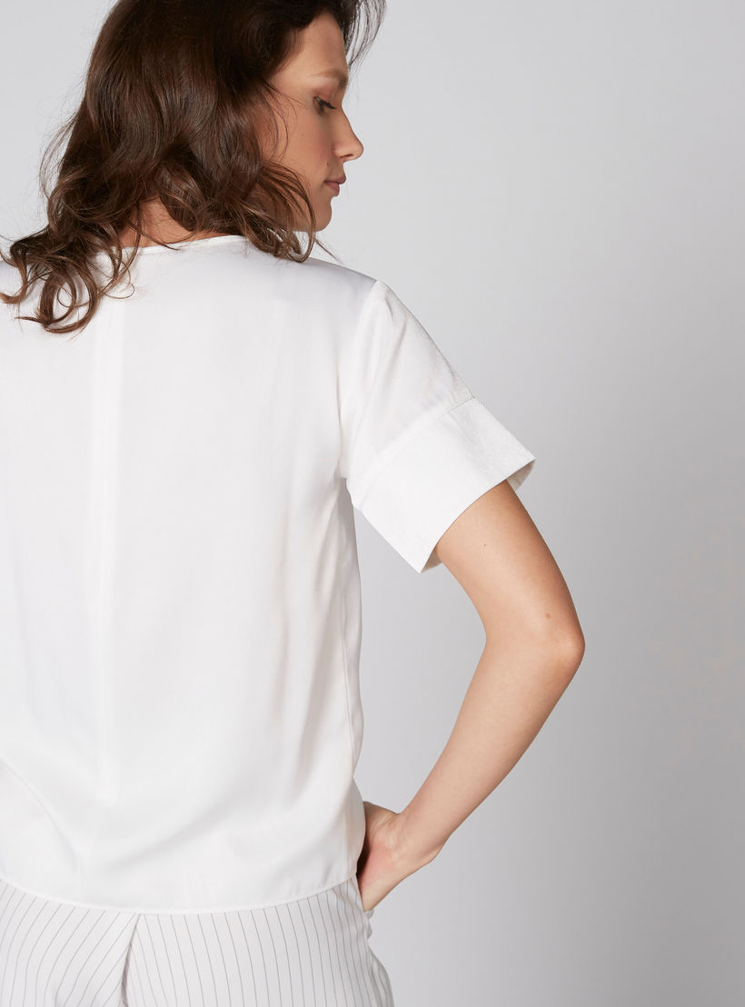 بلوزة بياقة مستديرة ورباط وأكمام قصيرة من إيل-women-clothing-shirtsandblouses-blouses-image-2