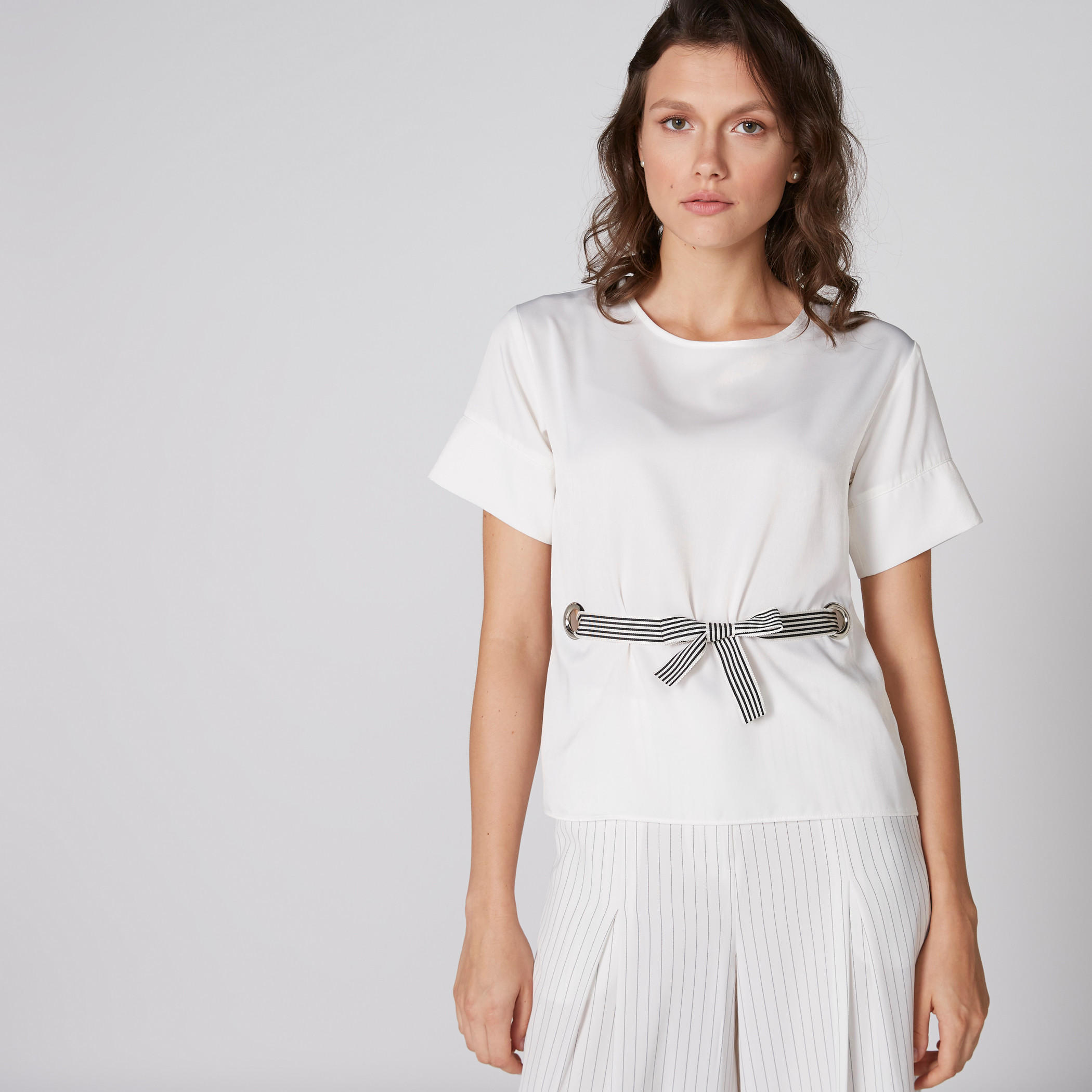 بلوزة بياقة مستديرة ورباط وأكمام قصيرة من إيل-women-clothing-shirtsandblouses-blouses-image-3