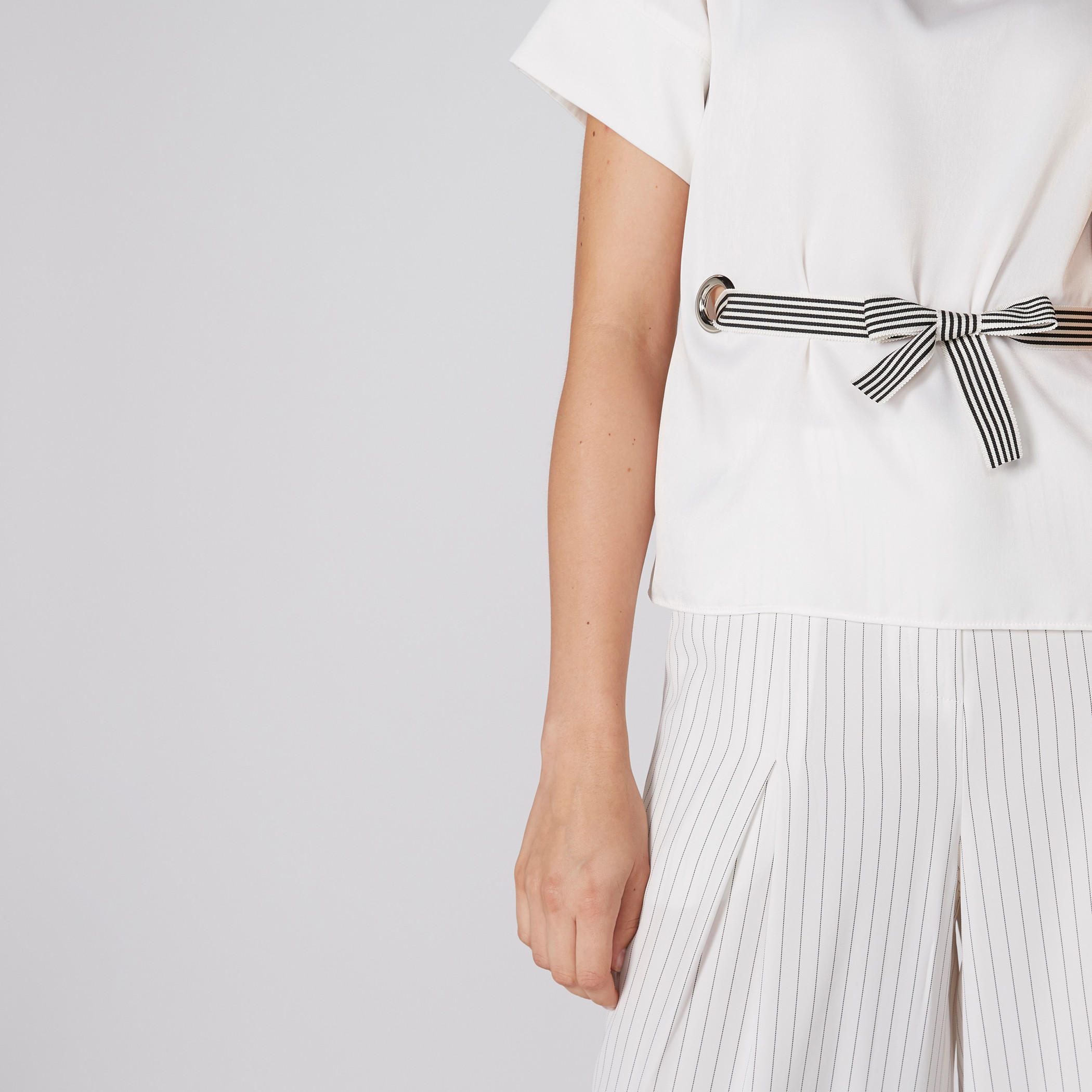 بلوزة بياقة مستديرة ورباط وأكمام قصيرة من إيل-women-clothing-shirtsandblouses-blouses-image-4
