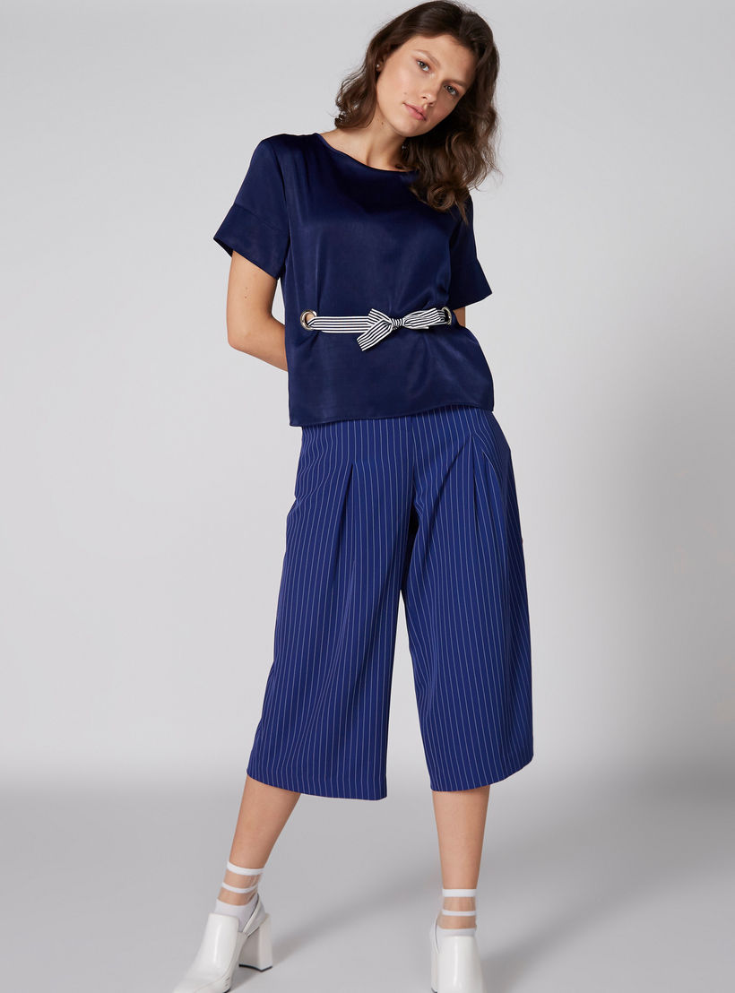 بلوزة بياقة مستديرة ورباط وأكمام قصيرة من إيل-women-clothing-shirtsandblouses-blouses-image-1