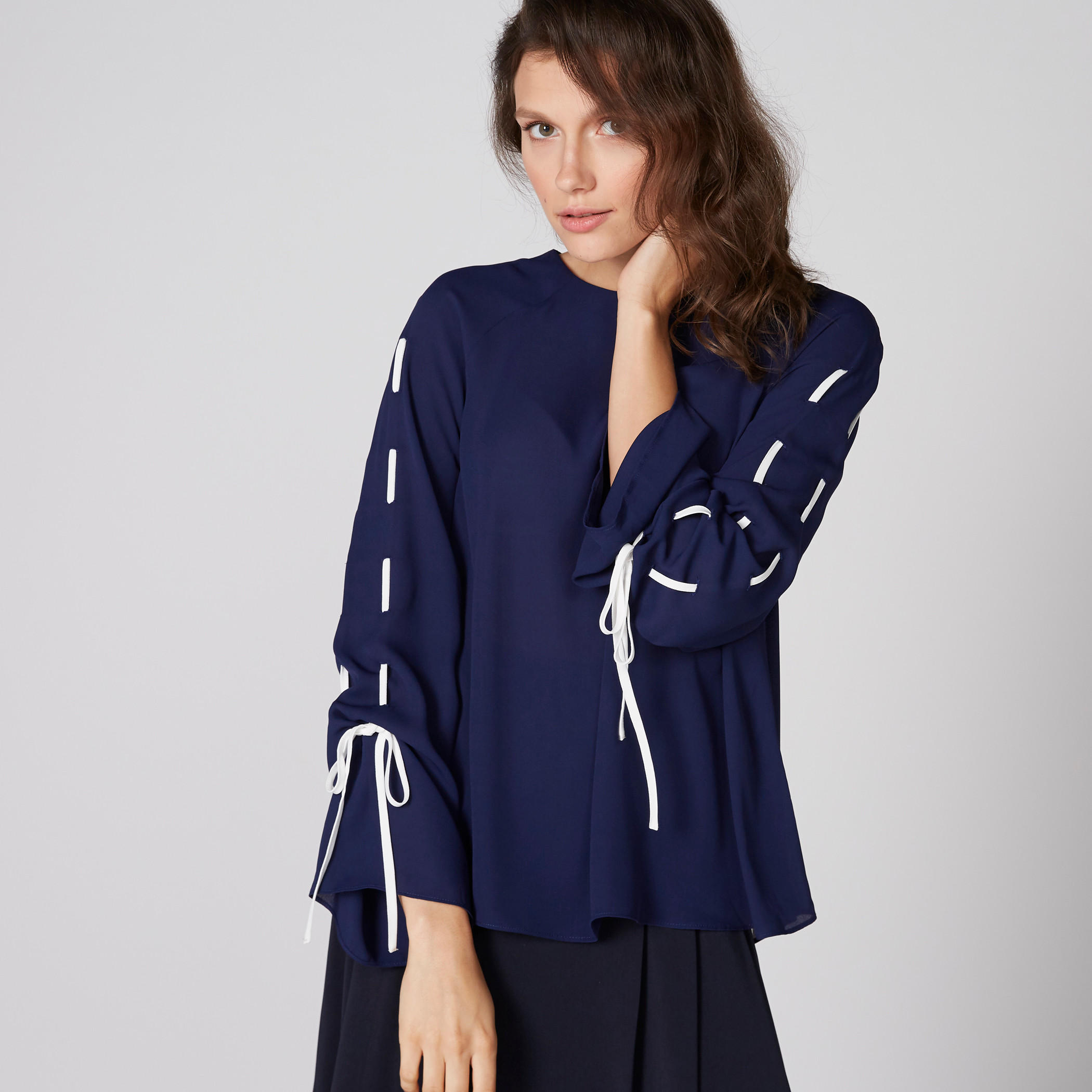 بلوزة بياقة مستديرة وأكمام معقودة من إيل-women-clothing-shirtsandblouses-blouses-image-1