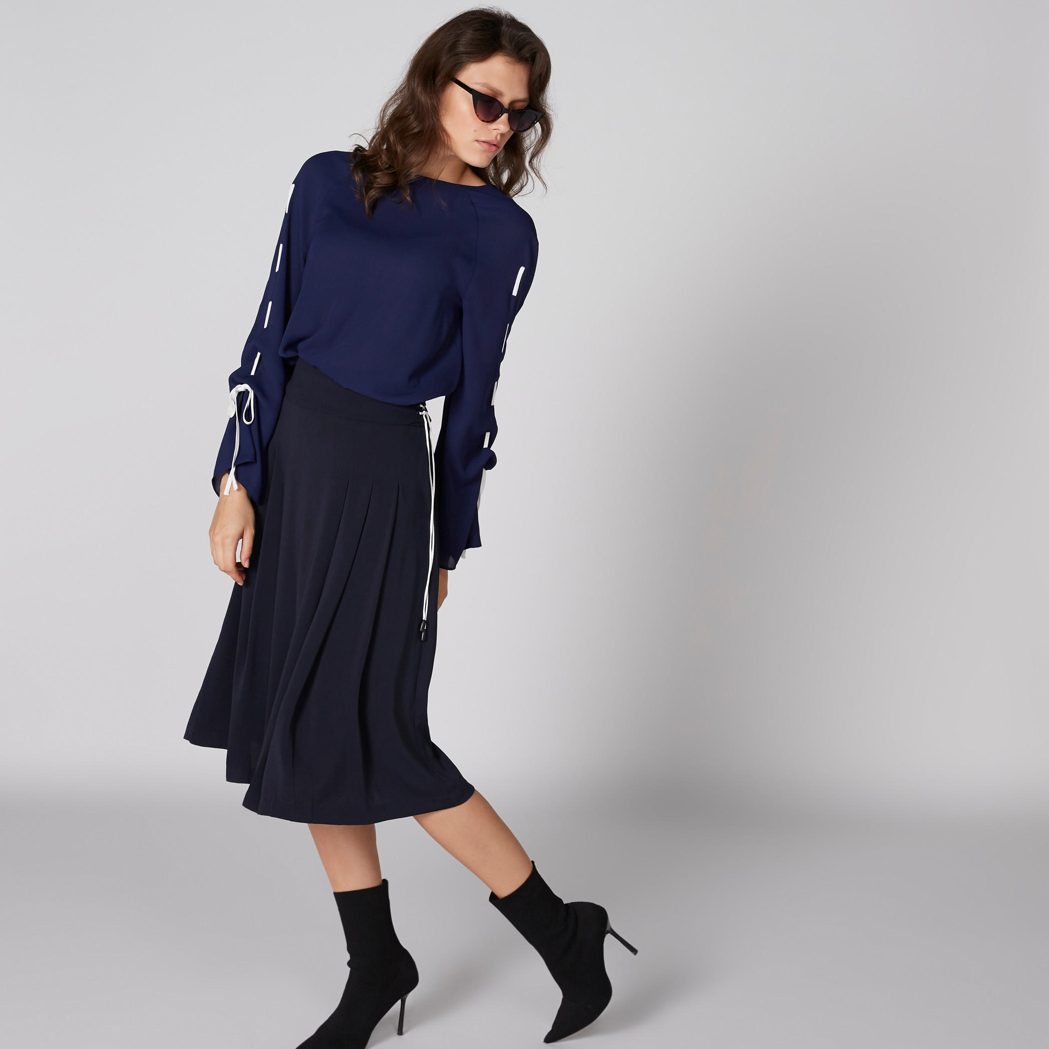 بلوزة بياقة مستديرة وأكمام معقودة من إيل-women-clothing-shirtsandblouses-blouses-image-3