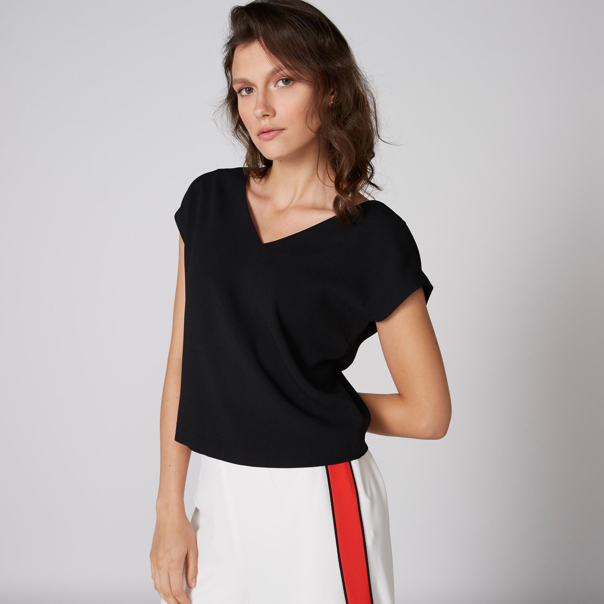 بلوزة بياقة V وأكمام متصلة وأزرار من إيل-women-clothing-shirtsandblouses-blouses-image-1