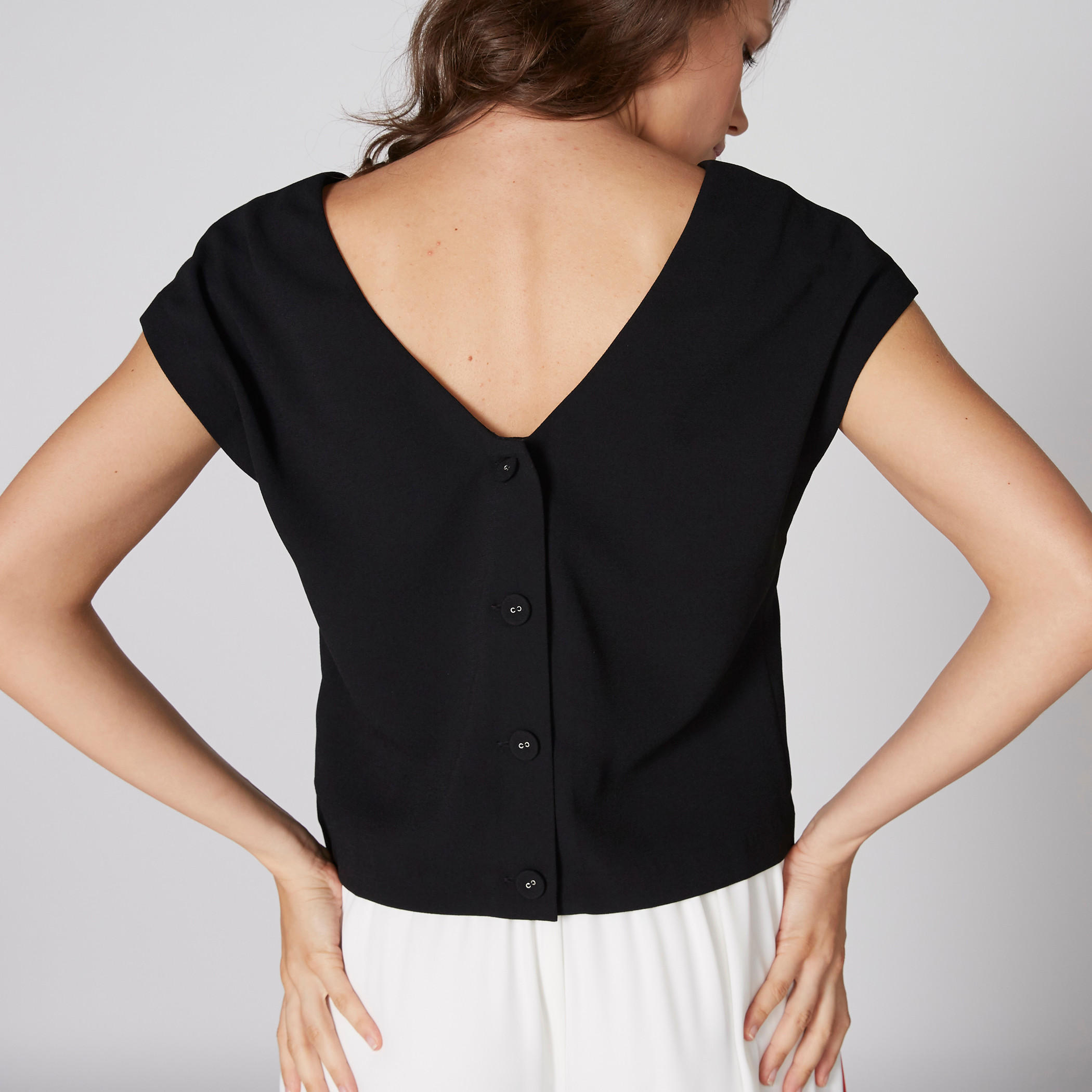 بلوزة بياقة V وأكمام متصلة وأزرار من إيل-women-clothing-shirtsandblouses-blouses-image-2