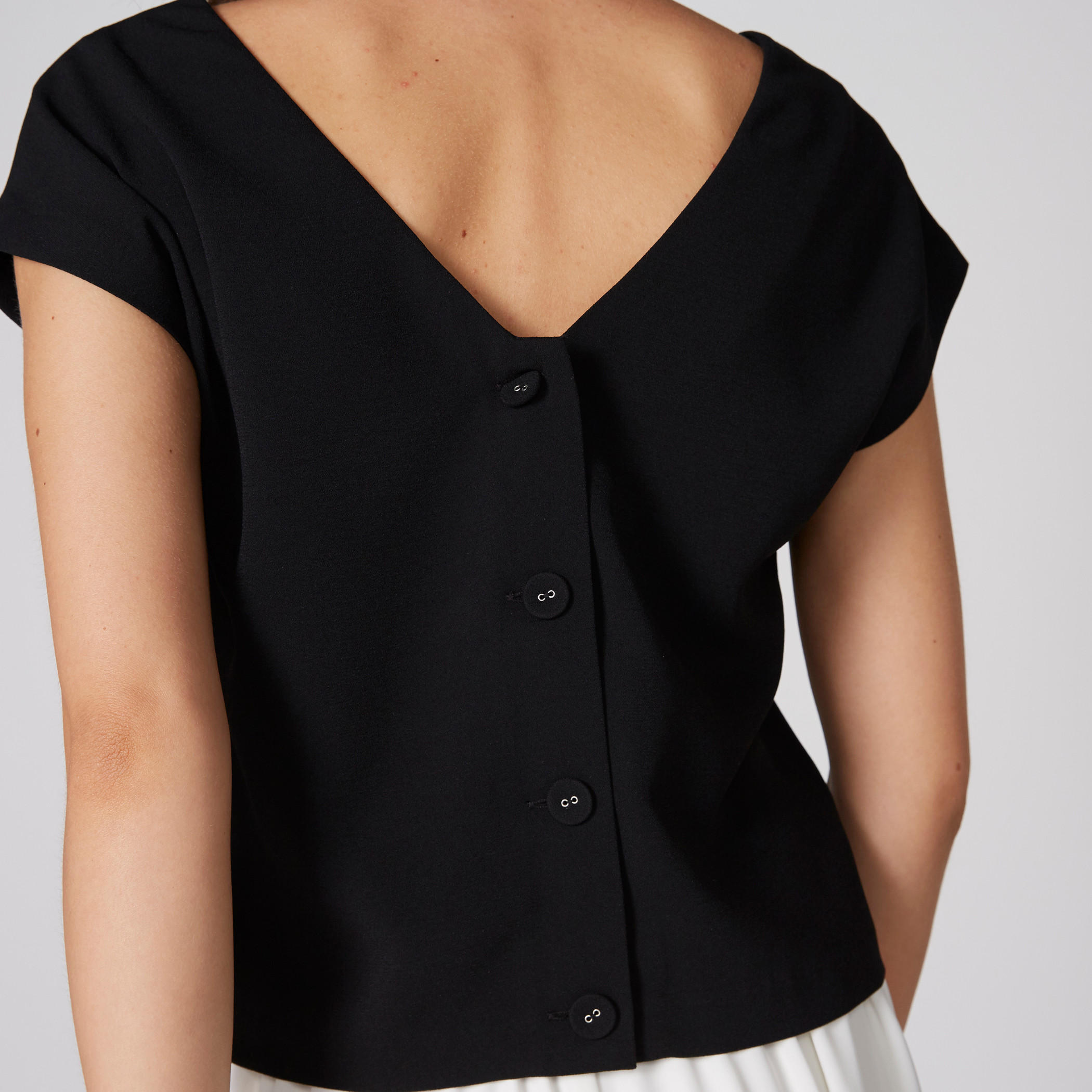 بلوزة بياقة V وأكمام متصلة وأزرار من إيل-women-clothing-shirtsandblouses-blouses-image-4