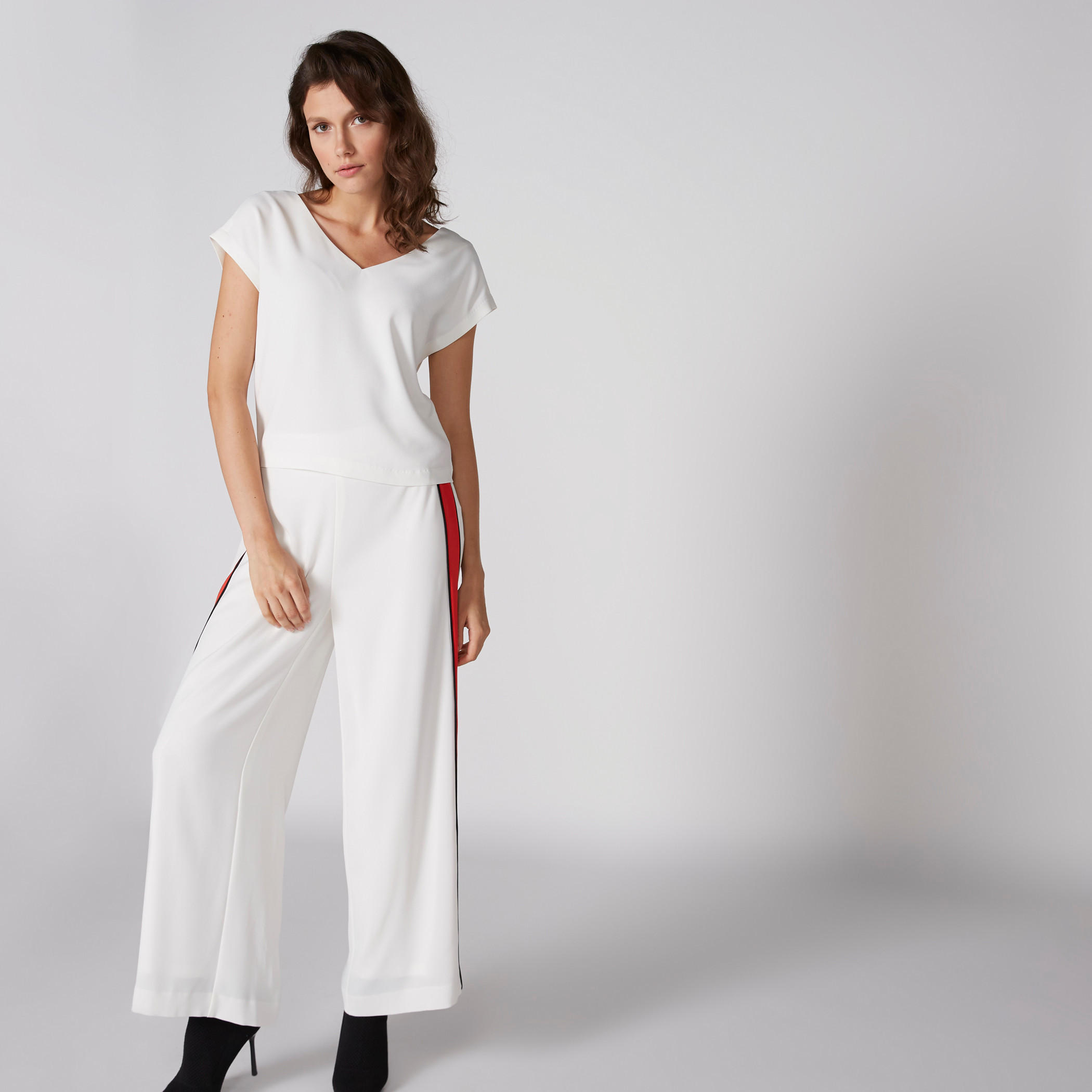 بلوزة بياقة V وأكمام متصلة وأزرار من إيل-women-clothing-shirtsandblouses-blouses-image-4