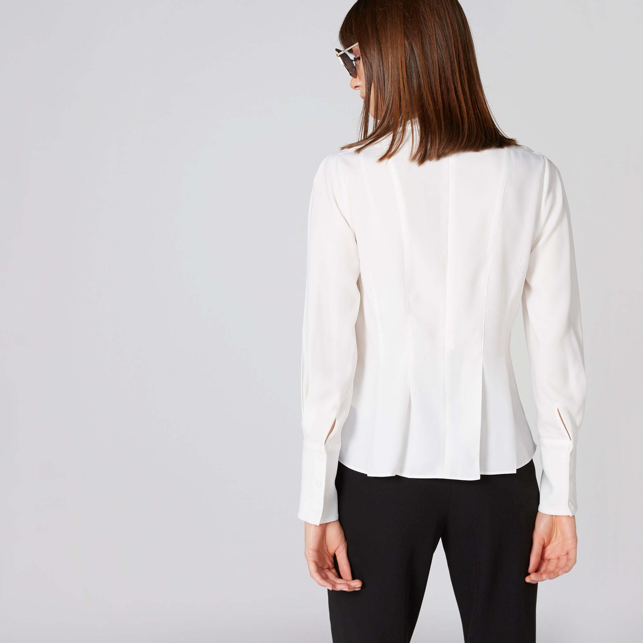 بلوزة كشكش بأكمام طويلة وياقة عالية من إيل-women-clothing-shirtsandblouses-blouses-image-2