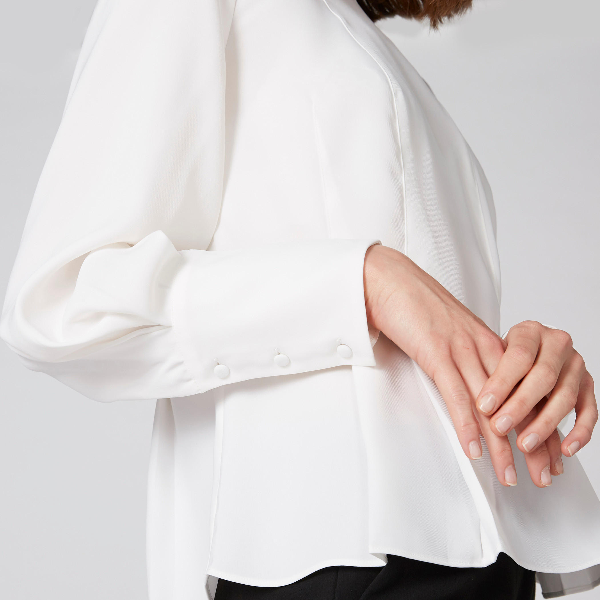 بلوزة كشكش بأكمام طويلة وياقة عالية من إيل-women-clothing-shirtsandblouses-blouses-image-4