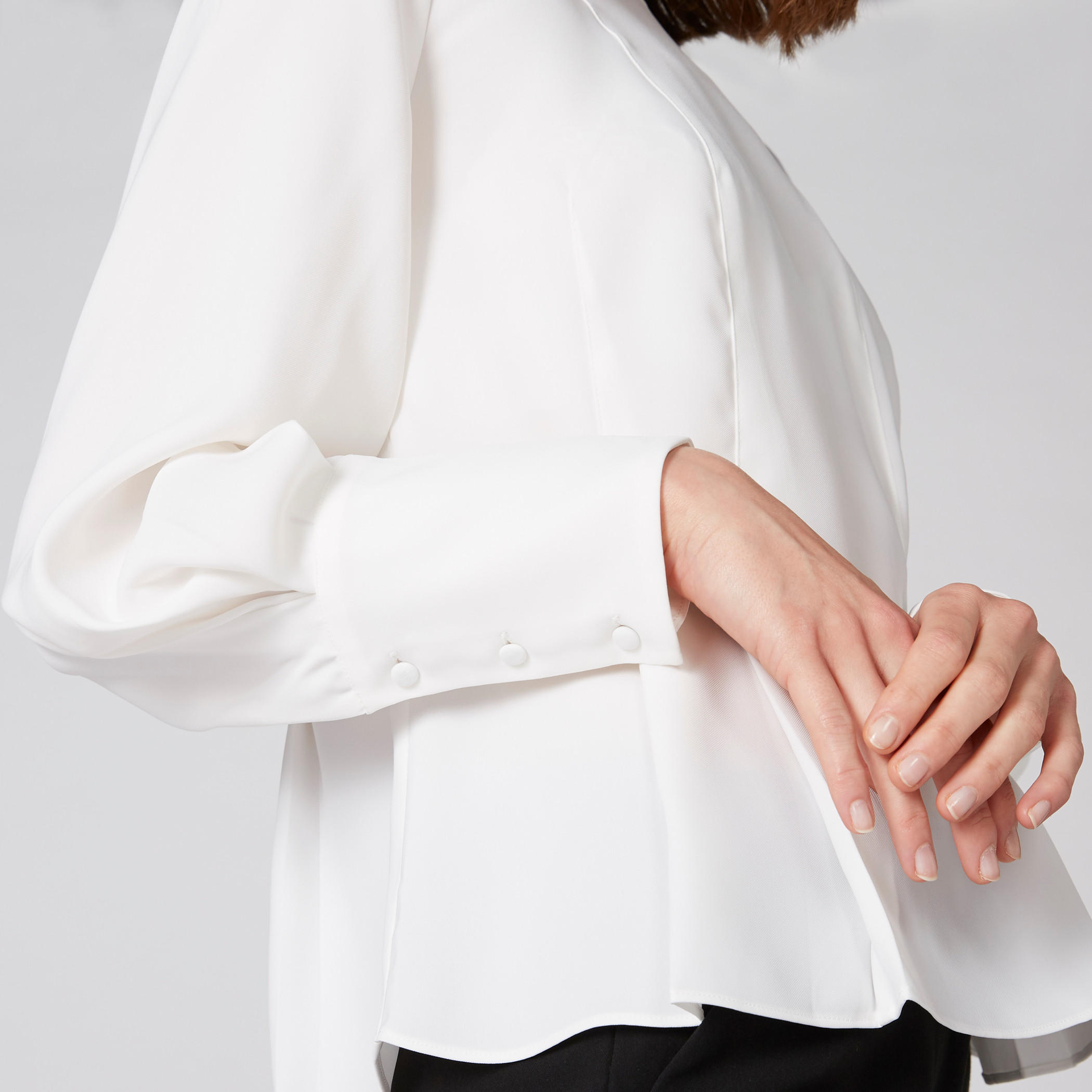 بلوزة كشكش بأكمام طويلة وياقة عالية من إيل-women-clothing-shirtsandblouses-blouses-image-8