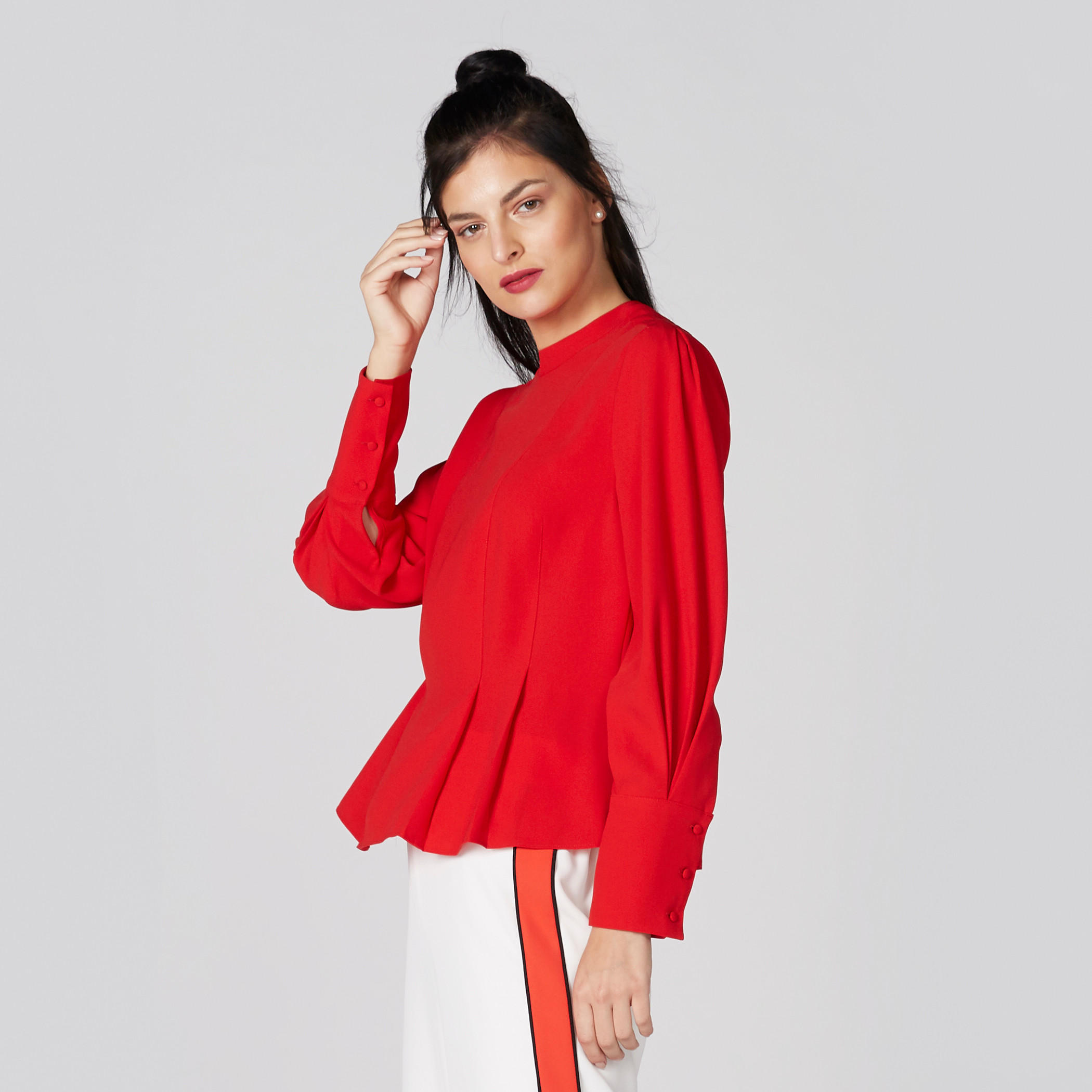بلوزة كشكش بأكمام طويلة وياقة عالية من إيل-women-clothing-shirtsandblouses-blouses-image-9