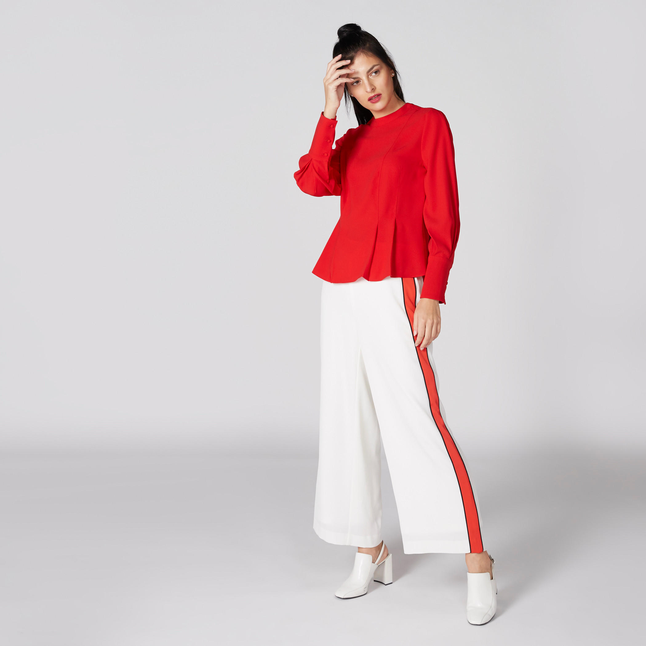 بلوزة كشكش بأكمام طويلة وياقة عالية من إيل-women-clothing-shirtsandblouses-blouses-image-11