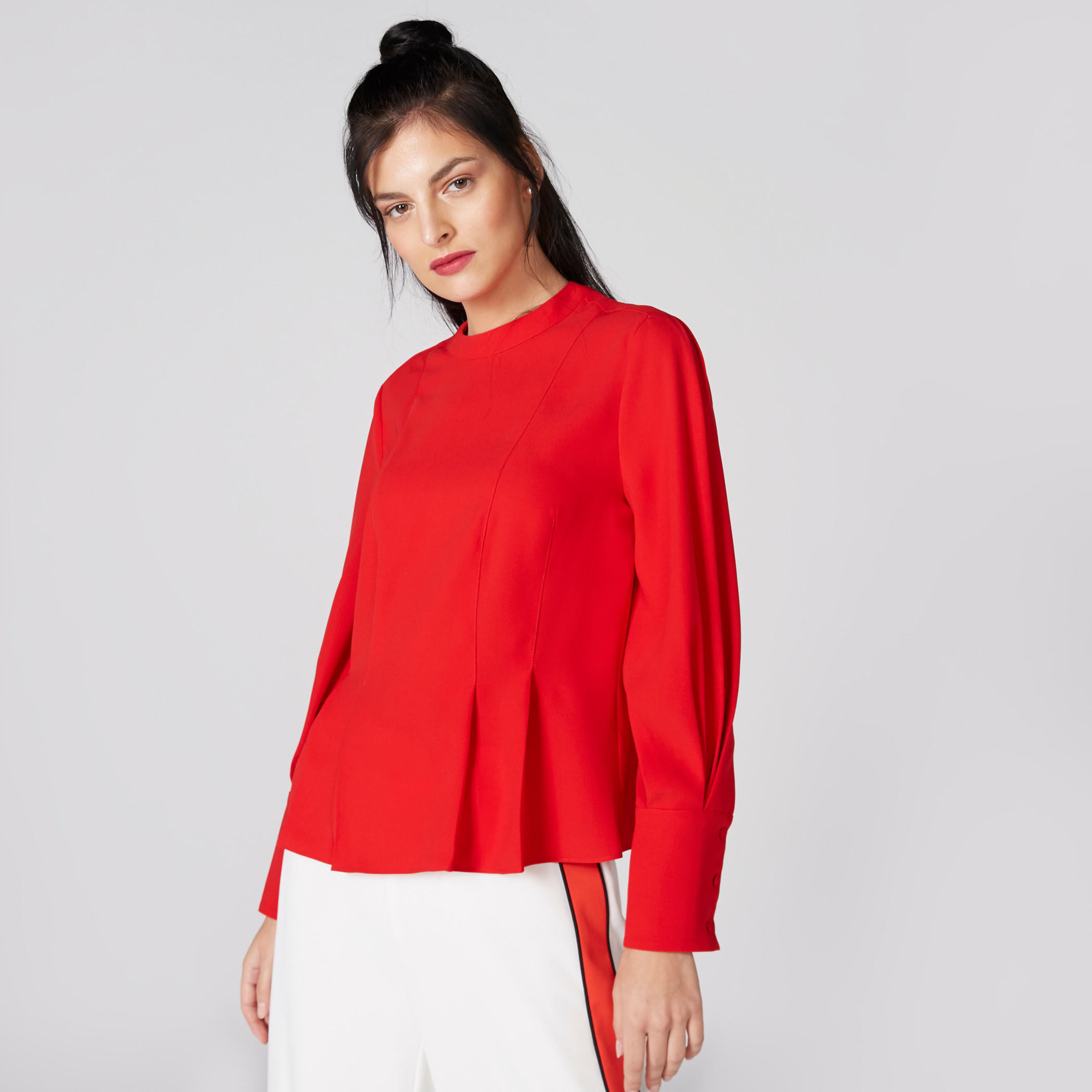 بلوزة كشكش بأكمام طويلة وياقة عالية من إيل-women-clothing-shirtsandblouses-blouses-image-12