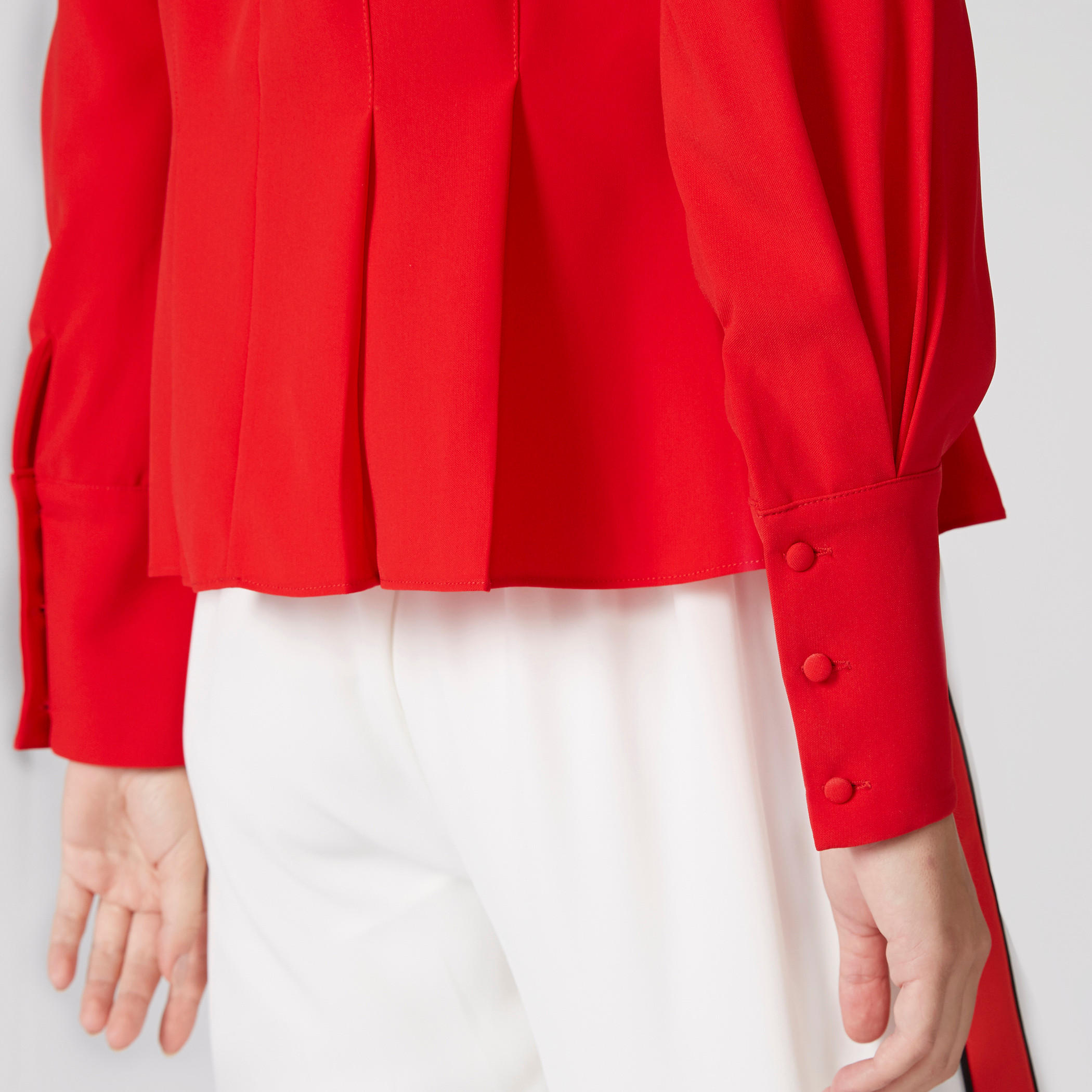 بلوزة كشكش بأكمام طويلة وياقة عالية من إيل-women-clothing-shirtsandblouses-blouses-image-13