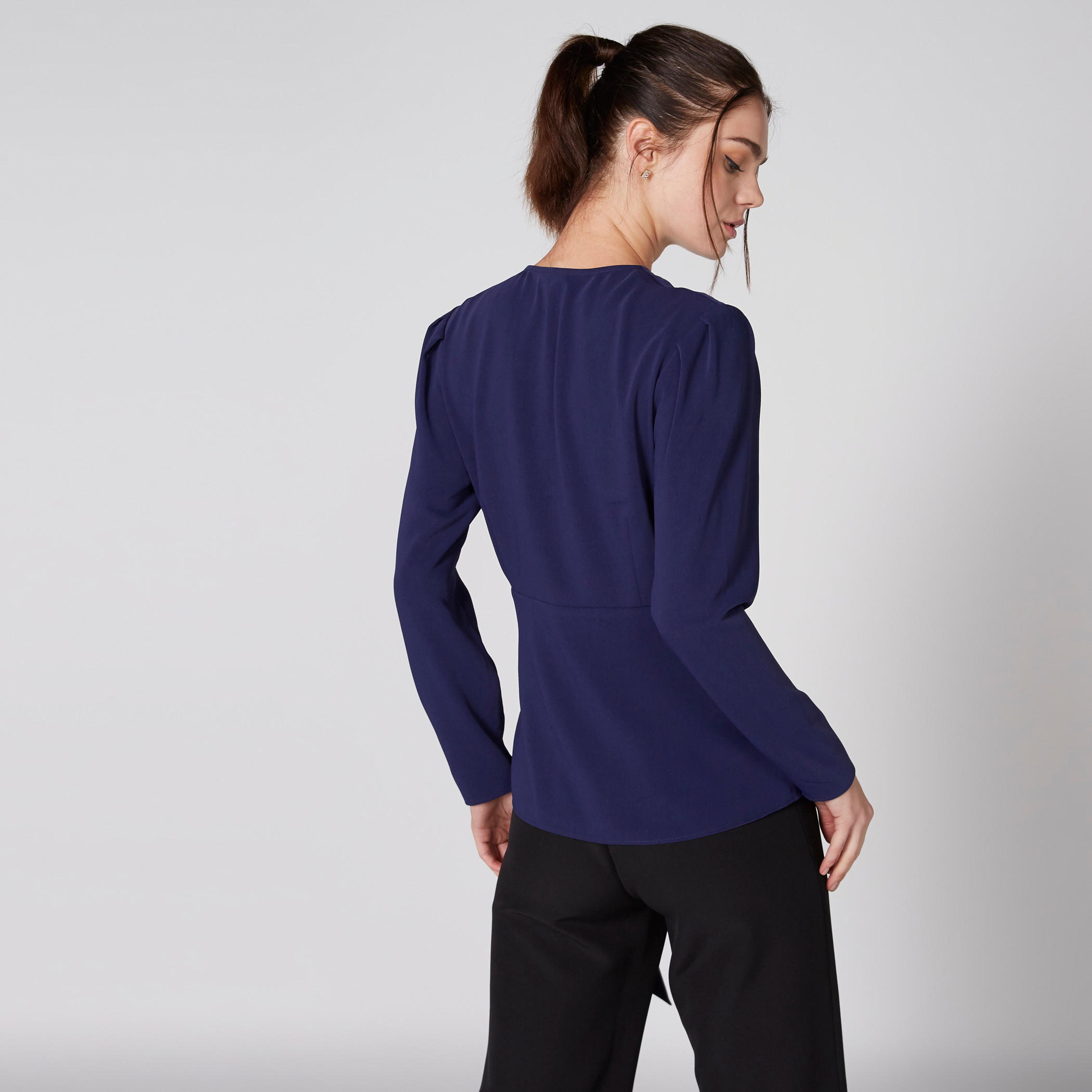 بلوزة بياقة V وأكمام طويلة من إيل-women-clothing-shirtsandblouses-blouses-image-2