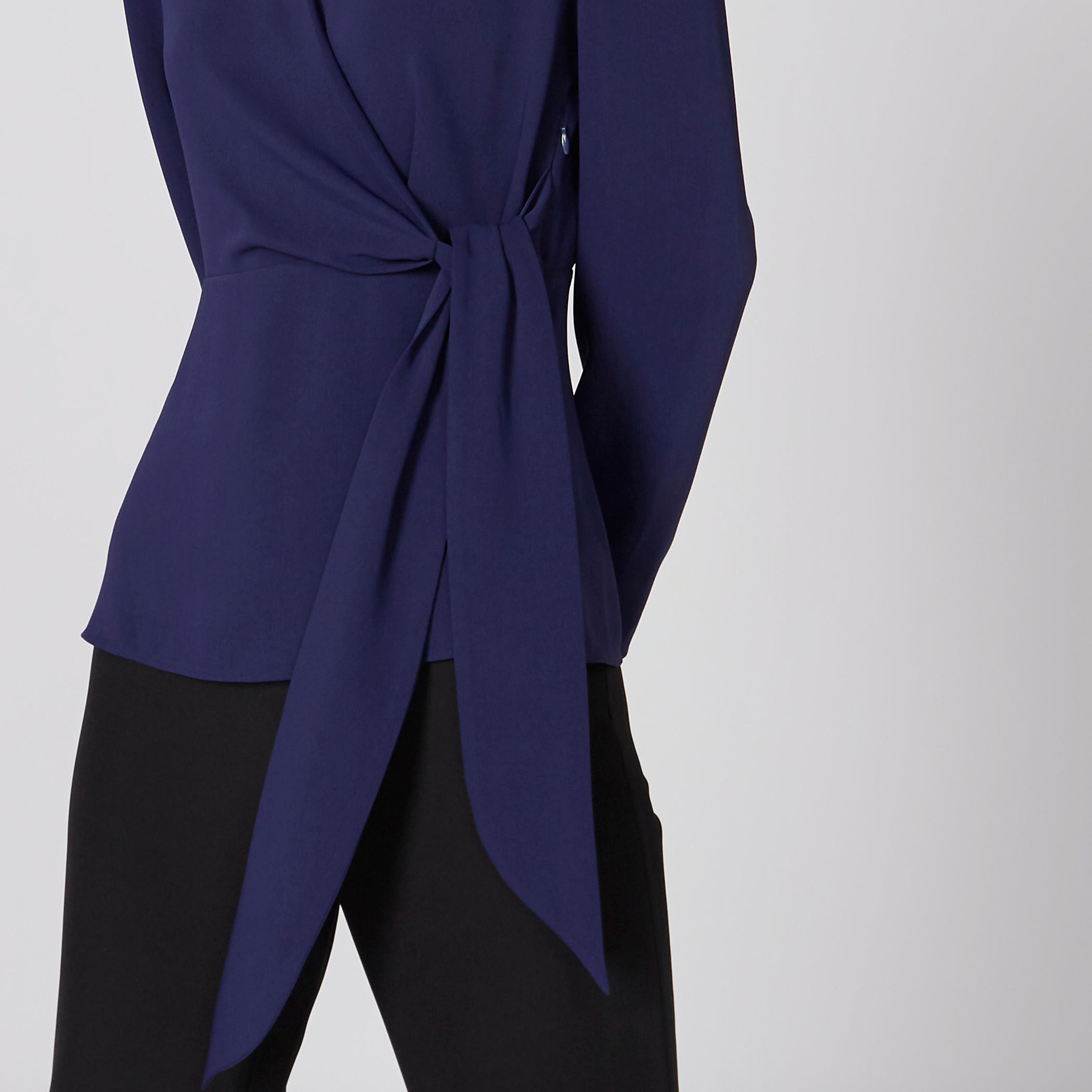 بلوزة بياقة V وأكمام طويلة من إيل-women-clothing-shirtsandblouses-blouses-image-4