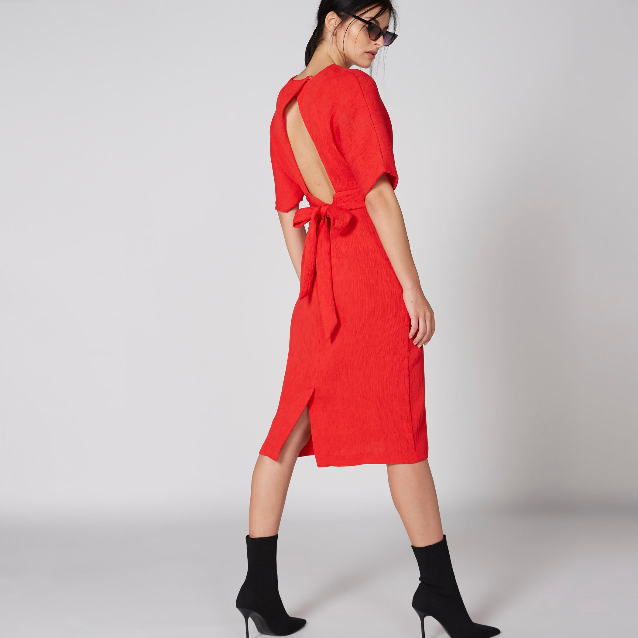 فستان كيمونو متوسط الطول وبارز الملمس بياقة V وأكمام قصيرة من إيل-women-clothing-dresses-image-2