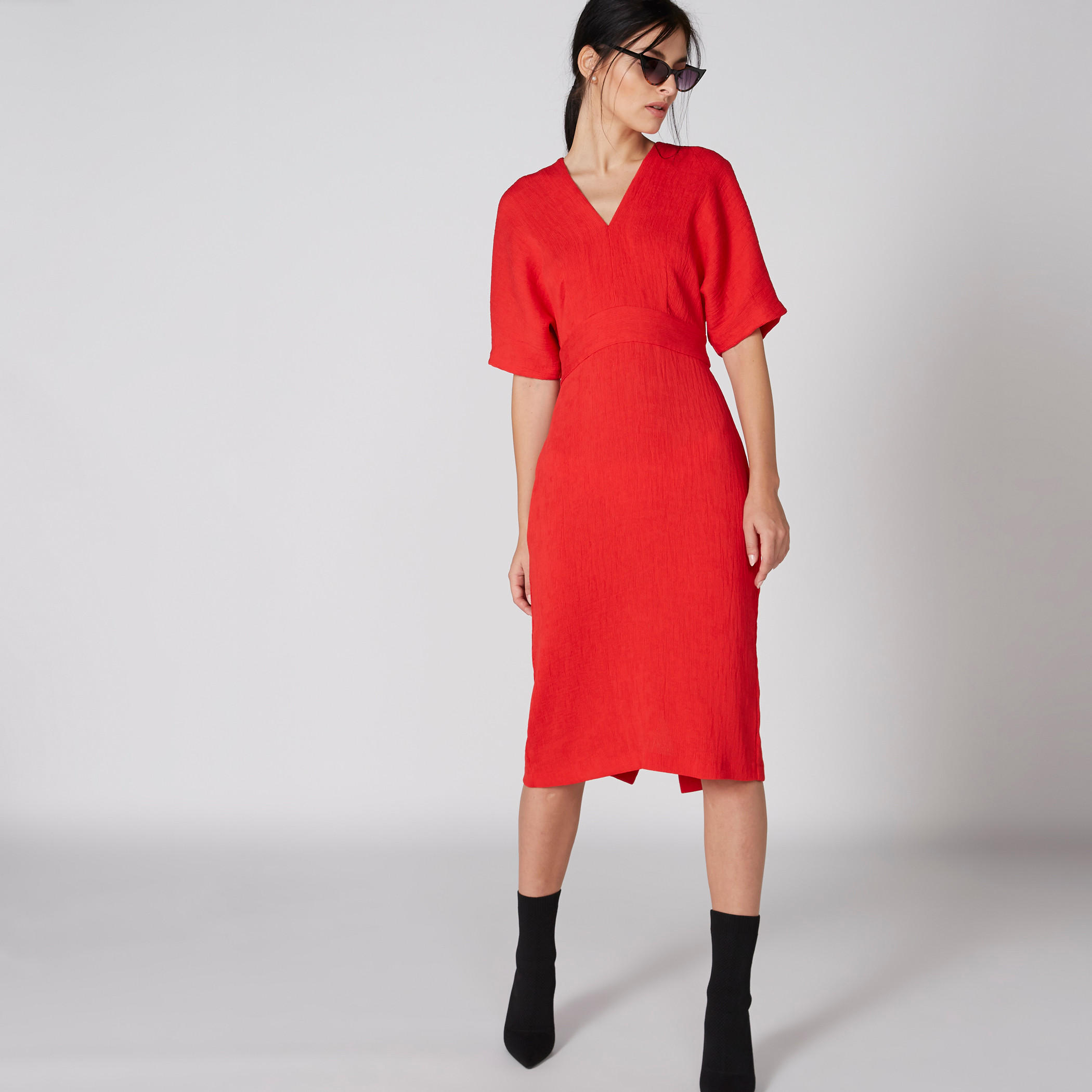 فستان كيمونو متوسط الطول وبارز الملمس بياقة V وأكمام قصيرة من إيل-women-clothing-dresses-image-3