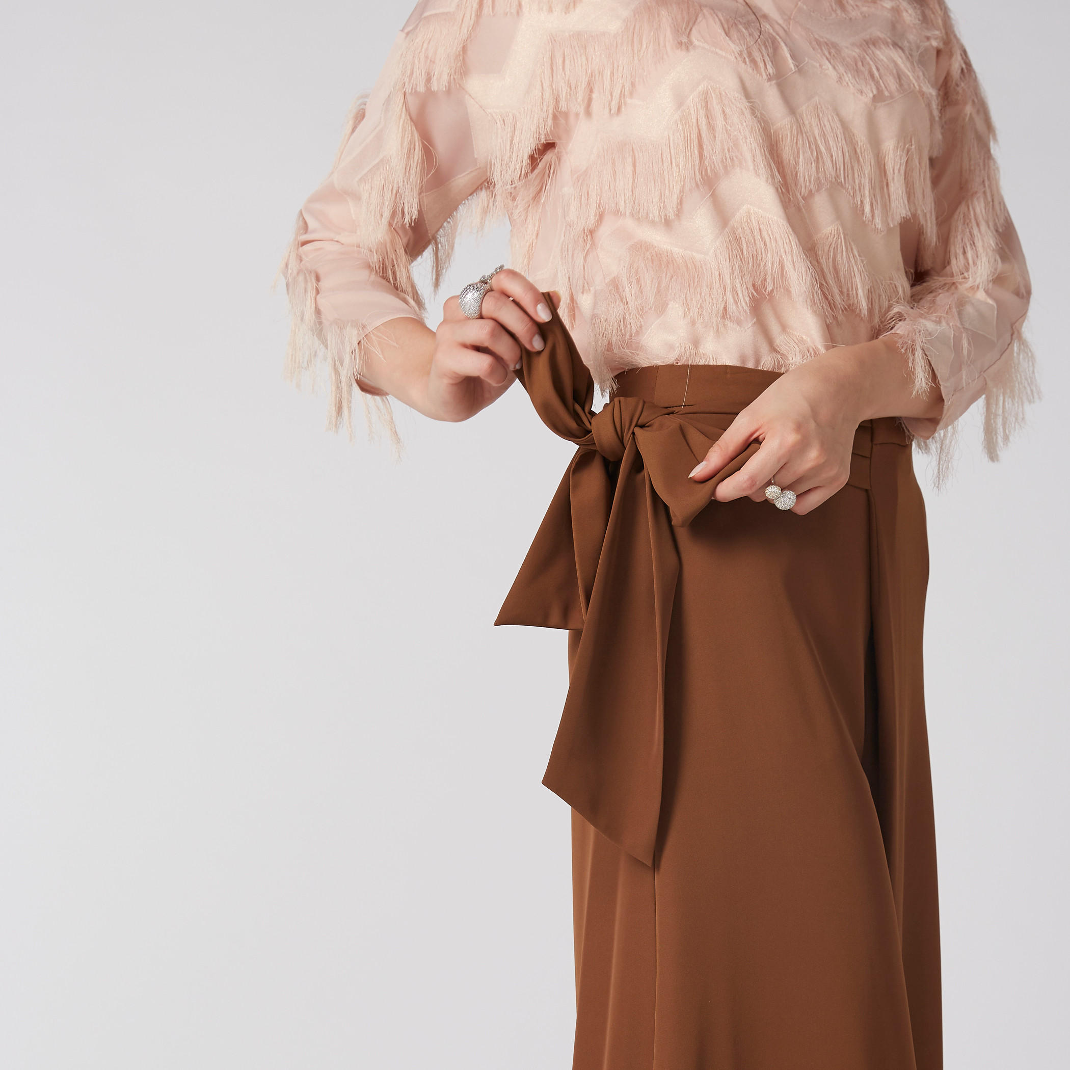 بنطال واسع الساقين بأربطة وجيوب من إيل-women-clothing-bottoms-trousers-image-5